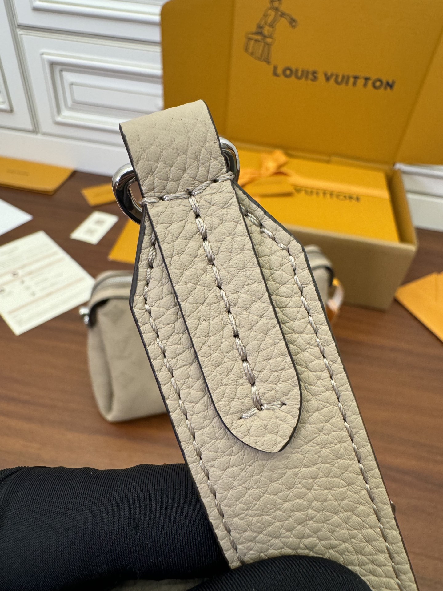 特级  LOUIS VUITTON 路易威登NewBag HAND可拆卸肩带 可调节   翻盖  牛皮革 斜挎包 单肩包 双肩包 手提包 盒子包 黑色拼棕色 M47139