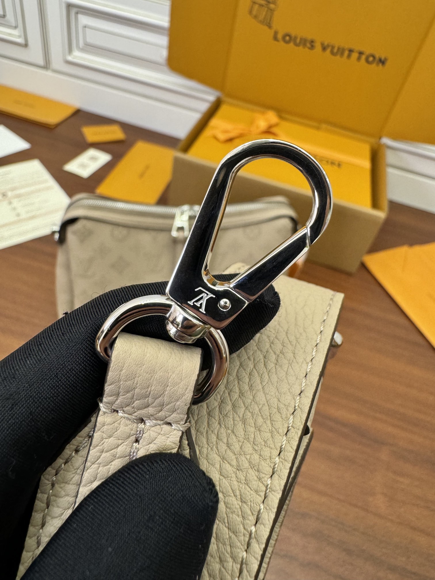 特级  LOUIS VUITTON 路易威登NewBag HAND可拆卸肩带 可调节   翻盖  牛皮革 斜挎包 单肩包 双肩包 手提包 盒子包 黑色拼棕色 M47139