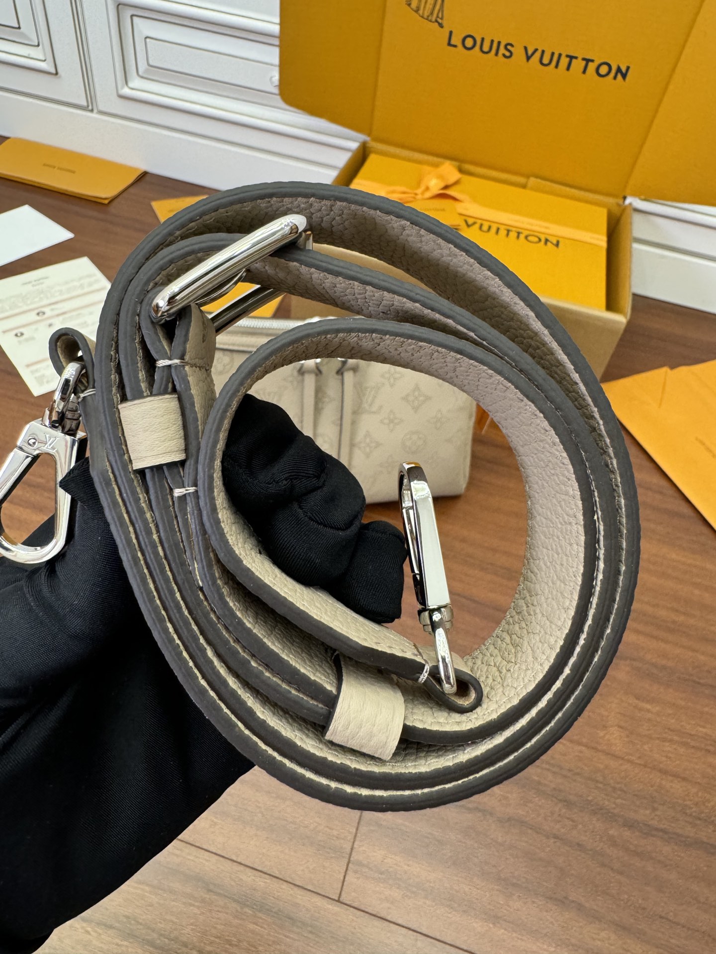 特级  LOUIS VUITTON 路易威登NewBag HAND可拆卸肩带 可调节   翻盖  牛皮革 斜挎包 单肩包 双肩包 手提包 盒子包 黑色拼棕色 M47139