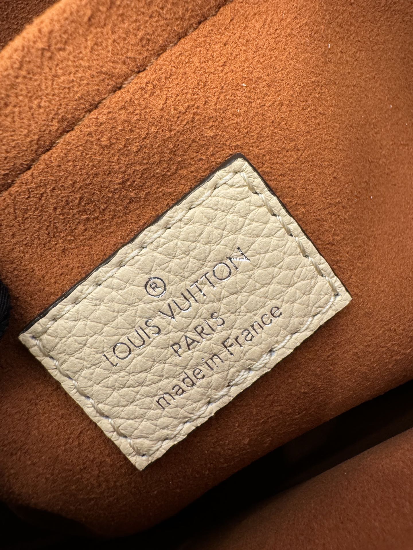  特级  LOUIS VUITTON 路易威登NewBag    可调节  翻盖  牛皮革 斜挎包 单肩包 双肩包 手提包 小號 奶油 M24114