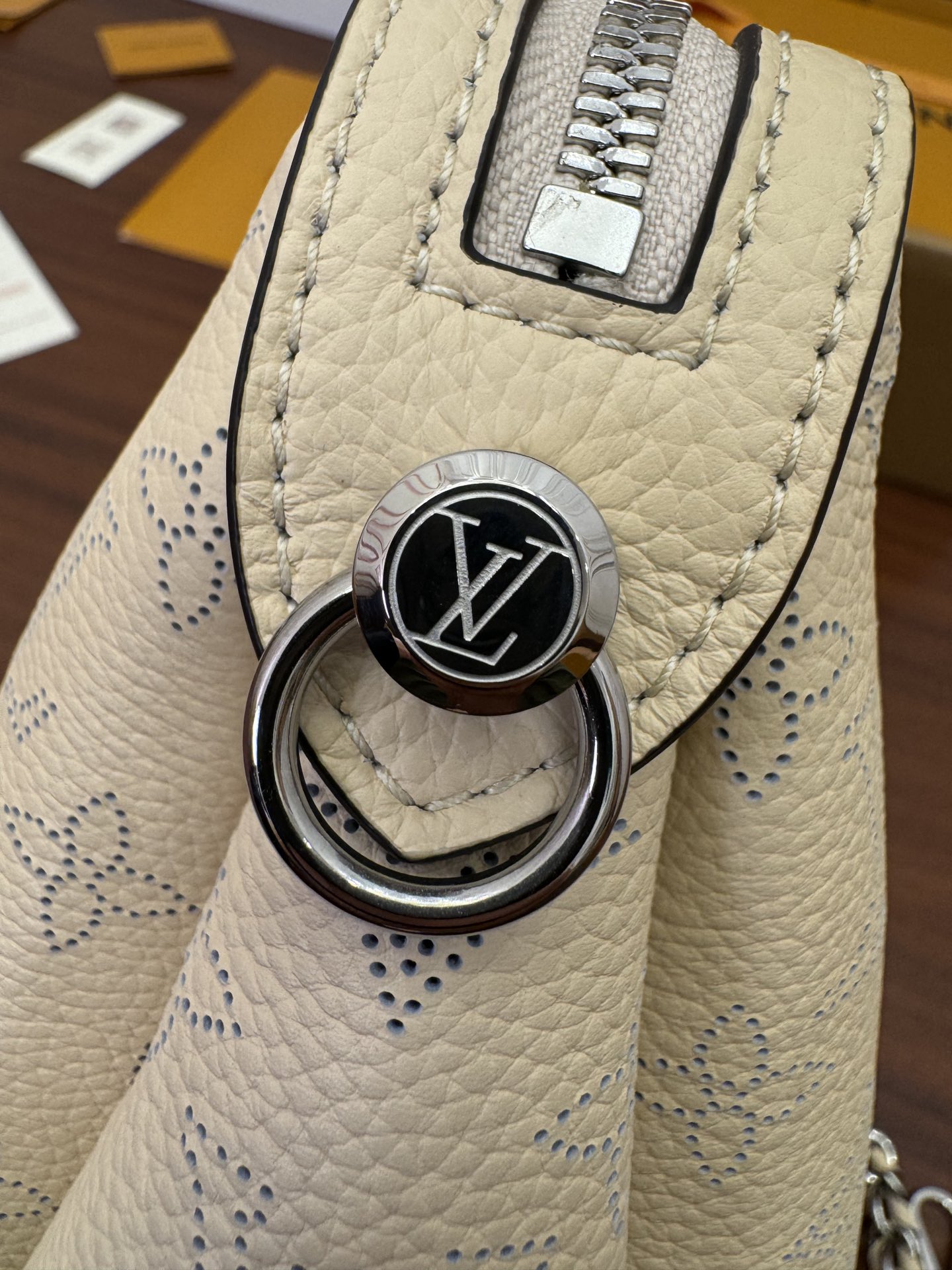  特级  LOUIS VUITTON 路易威登NewBag    可调节  翻盖  牛皮革 斜挎包 单肩包 双肩包 手提包 小號 奶油 M24114
