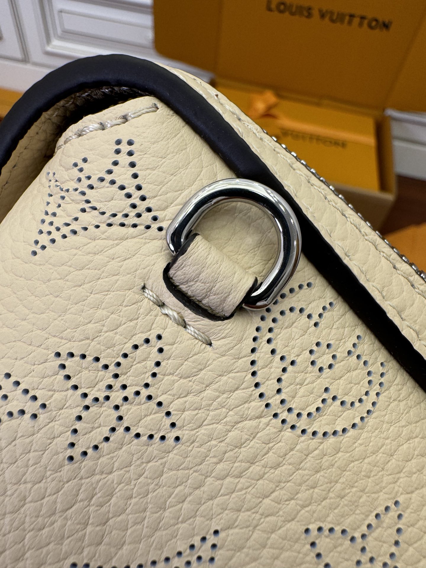  特级  LOUIS VUITTON 路易威登NewBag    可调节  翻盖  牛皮革 斜挎包 单肩包 双肩包 手提包 小號 奶油 M24114