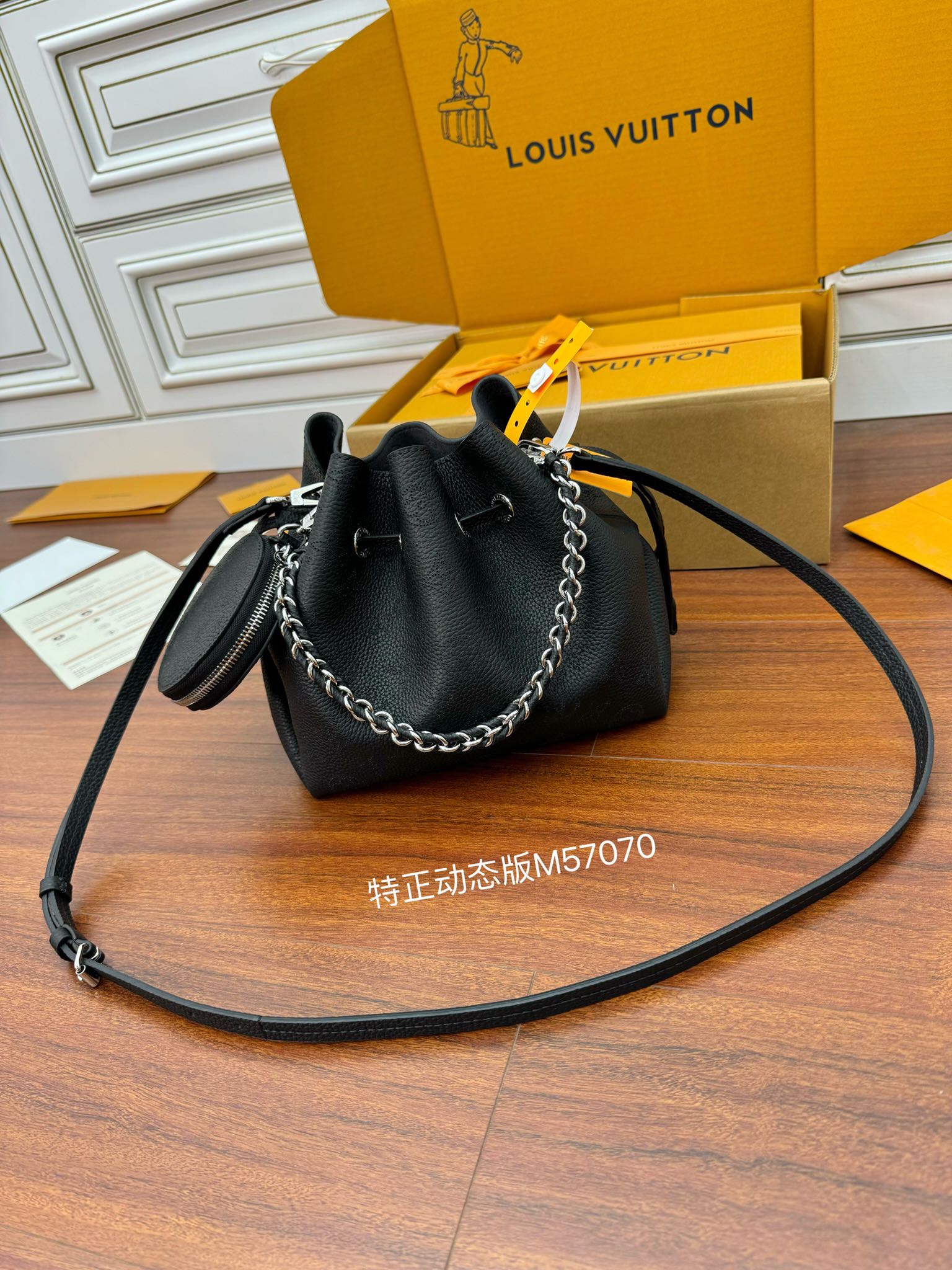 特级  LOUIS VUITTON 路易威登  Bella 可调节  可拆卸 翻盖  牛皮革 斜挎包 单肩包 双肩包 水桶 手提包 黑色 M57070