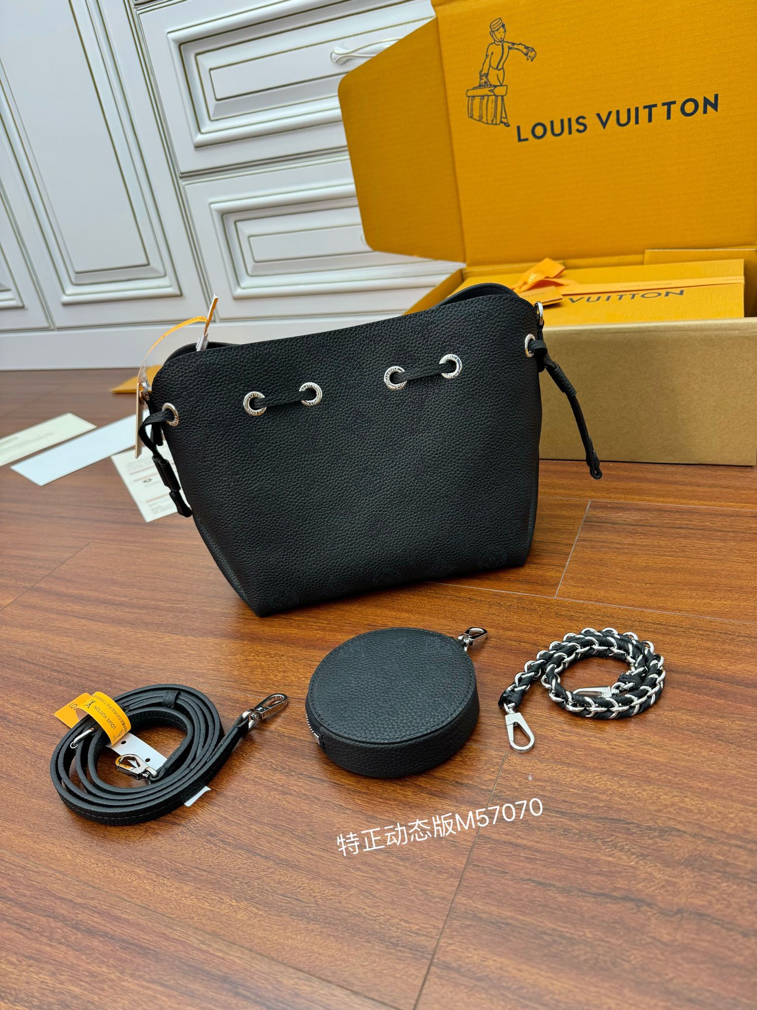 特级  LOUIS VUITTON 路易威登  Bella 可调节  可拆卸 翻盖  牛皮革 斜挎包 单肩包 双肩包 水桶 手提包 黑色 M57070