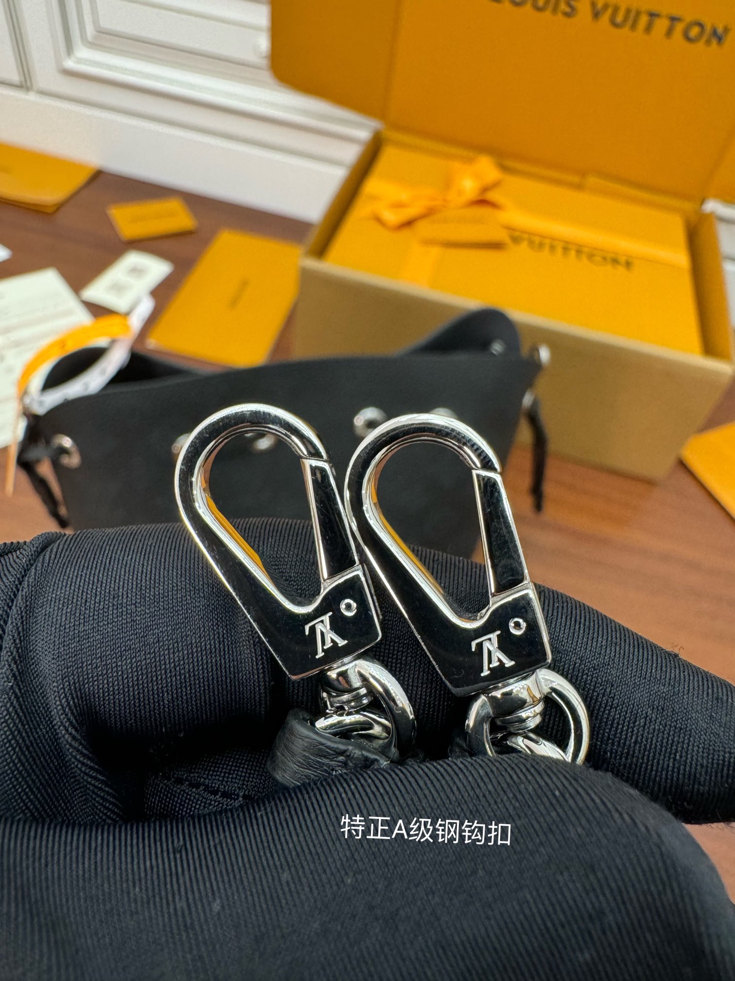 特级  LOUIS VUITTON 路易威登  Bella 可调节  可拆卸 翻盖  牛皮革 斜挎包 单肩包 双肩包 水桶 手提包 黑色 M57070