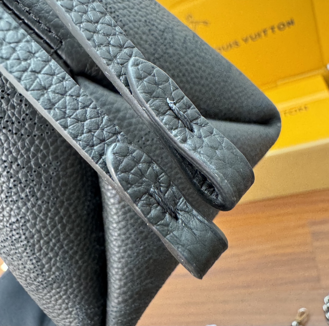 特级  LOUIS VUITTON 路易威登  Bella 可调节  可拆卸 翻盖  牛皮革 斜挎包 单肩包 双肩包 水桶 手提包 黑色 M57070