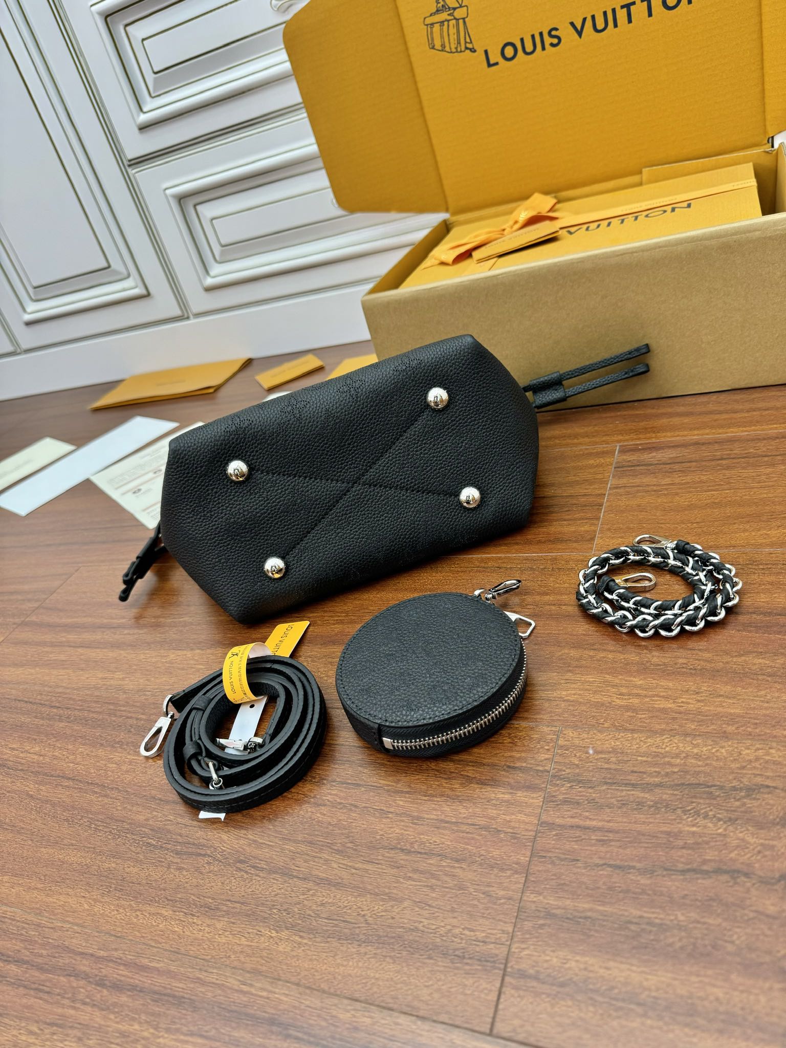 特级  LOUIS VUITTON 路易威登  Bella 可调节  可拆卸 翻盖  牛皮革 斜挎包 单肩包 双肩包 水桶 手提包 黑色 M57070