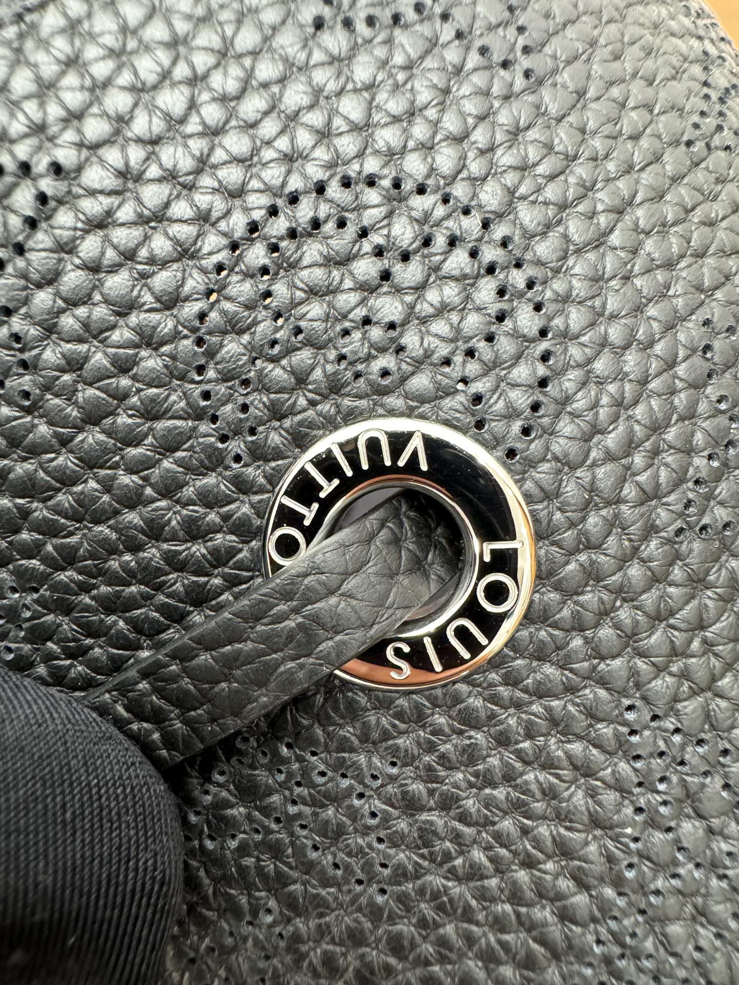 特级  LOUIS VUITTON 路易威登  Bella 可调节  可拆卸 翻盖  牛皮革 斜挎包 单肩包 双肩包 水桶 手提包 黑色 M57070