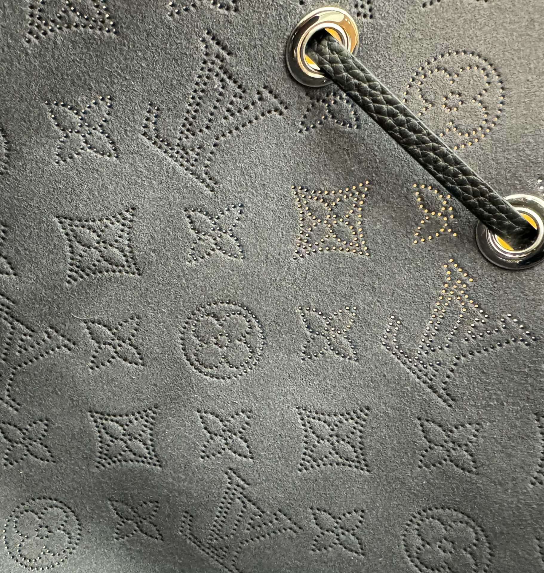 特级  LOUIS VUITTON 路易威登  Bella 可调节  可拆卸 翻盖  牛皮革 斜挎包 单肩包 双肩包 水桶 手提包 黑色 M57070