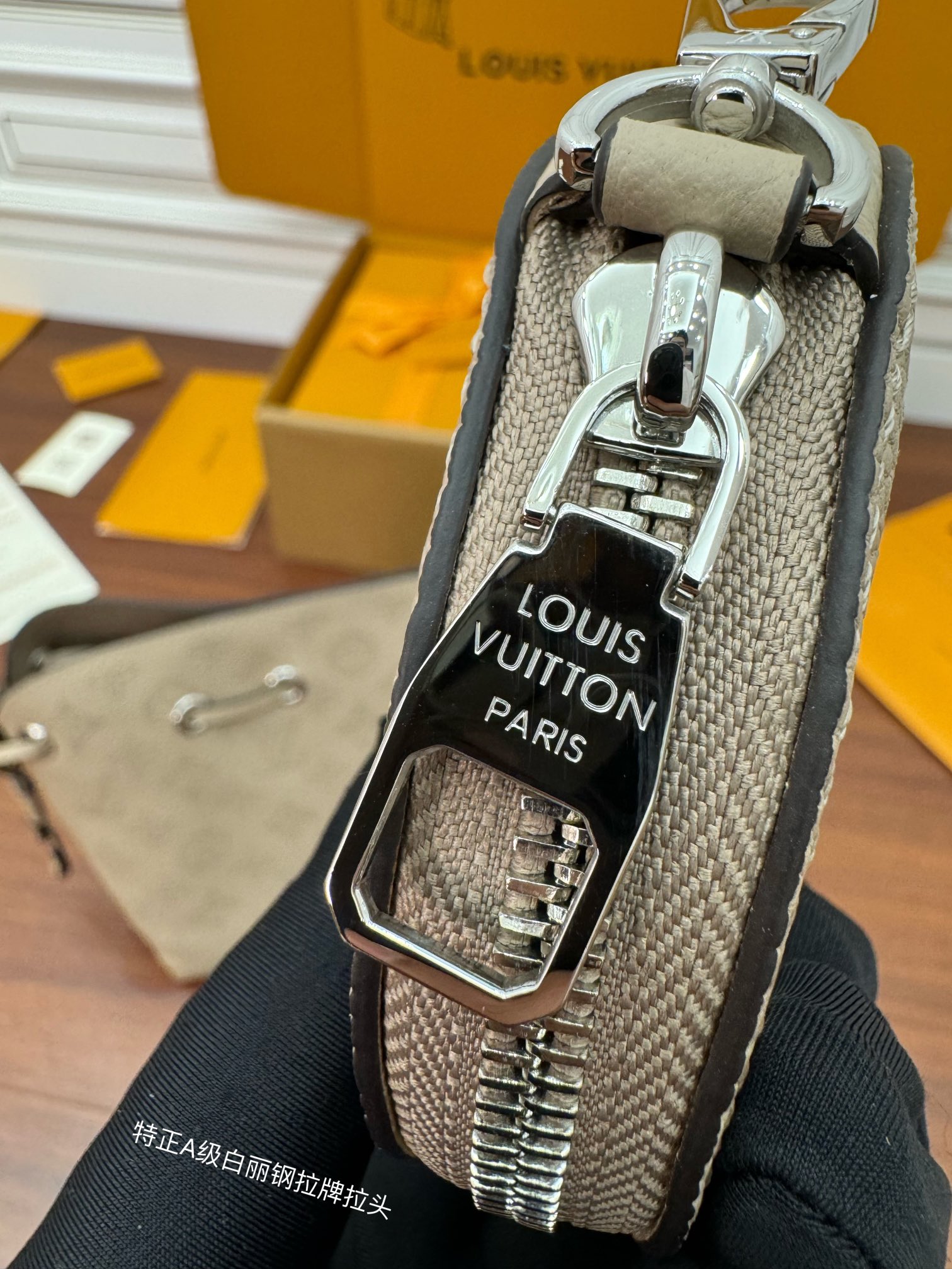  特级  LOUIS VUITTON 路易威登  Bella 可调节  可拆卸 翻盖  牛皮革 斜挎包 单肩包 双肩包 水桶 手提包 象牙色 M57201