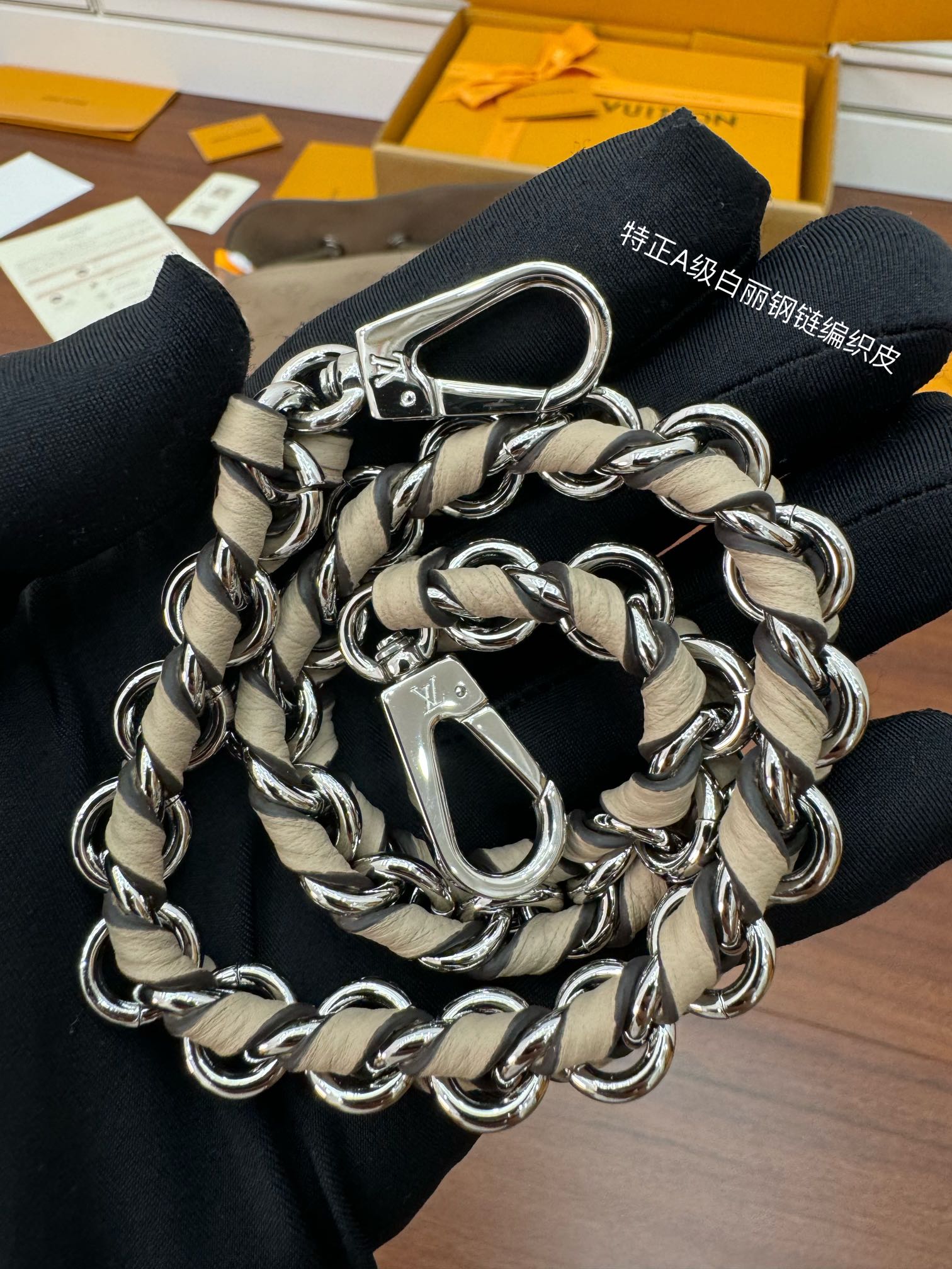  特级  LOUIS VUITTON 路易威登  Bella 可调节  可拆卸 翻盖  牛皮革 斜挎包 单肩包 双肩包 水桶 手提包 象牙色 M57201