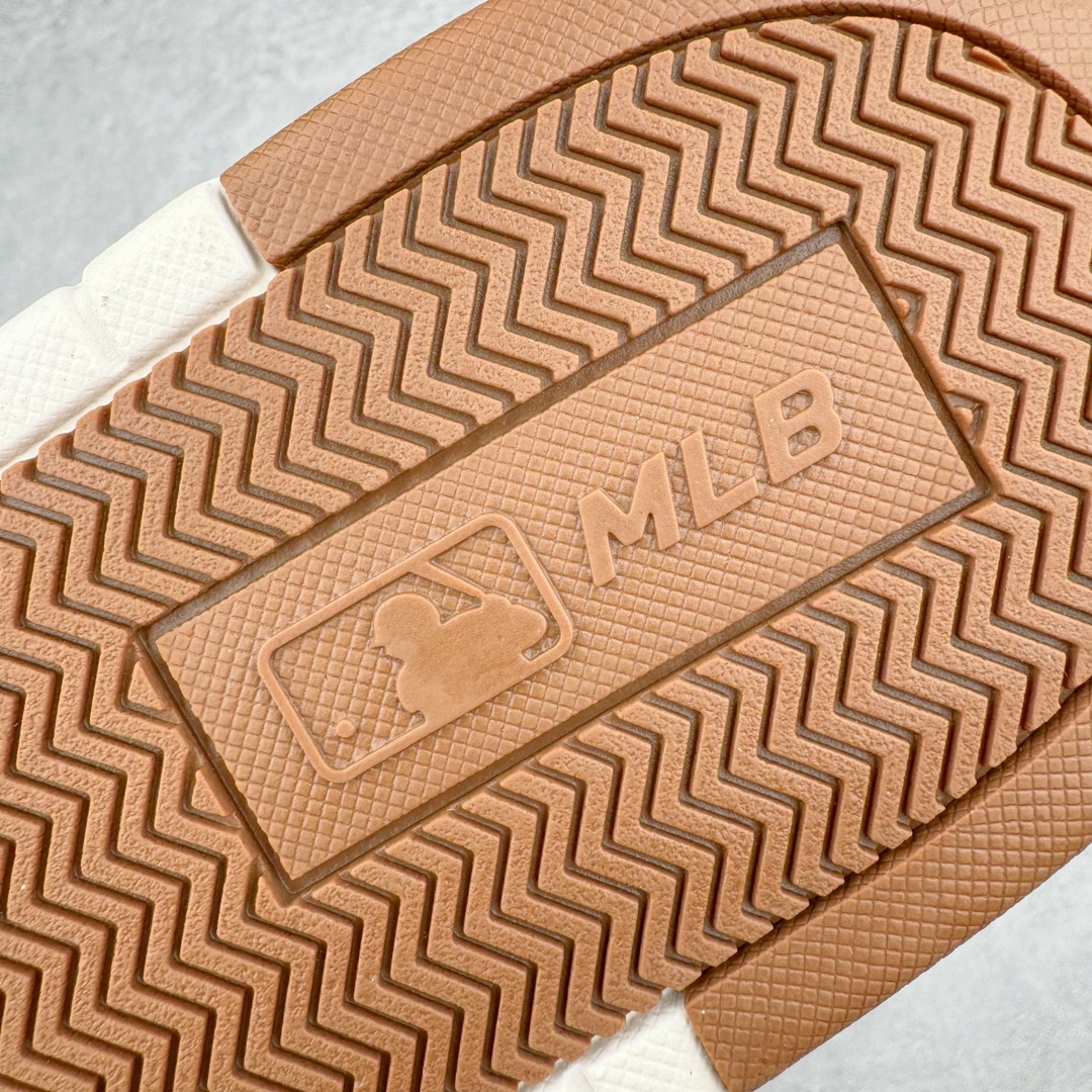  MLB Chunky Liner 纽约洋基队  低筒 厚底 老爹鞋 防滑减震耐磨 板鞋 休闲鞋 男鞋 女鞋 波鞋 深棕色 3ASXCLP3N-43BRD