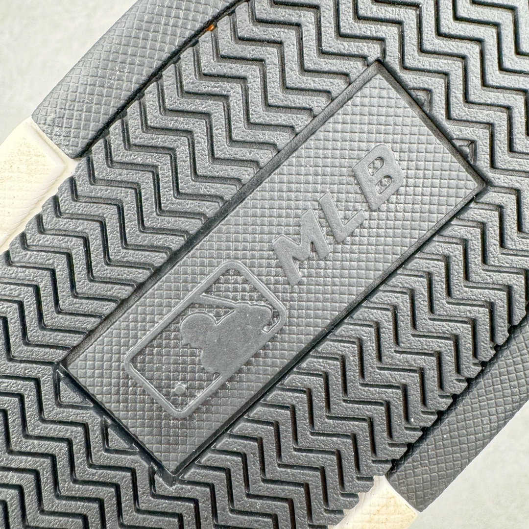  MLB Chunky Liner 纽约洋基队  低筒 厚底 老爹鞋 防滑减震耐磨 板鞋 休闲鞋 男鞋 女鞋 波鞋 米黑 3ASXLM13N-50BKS