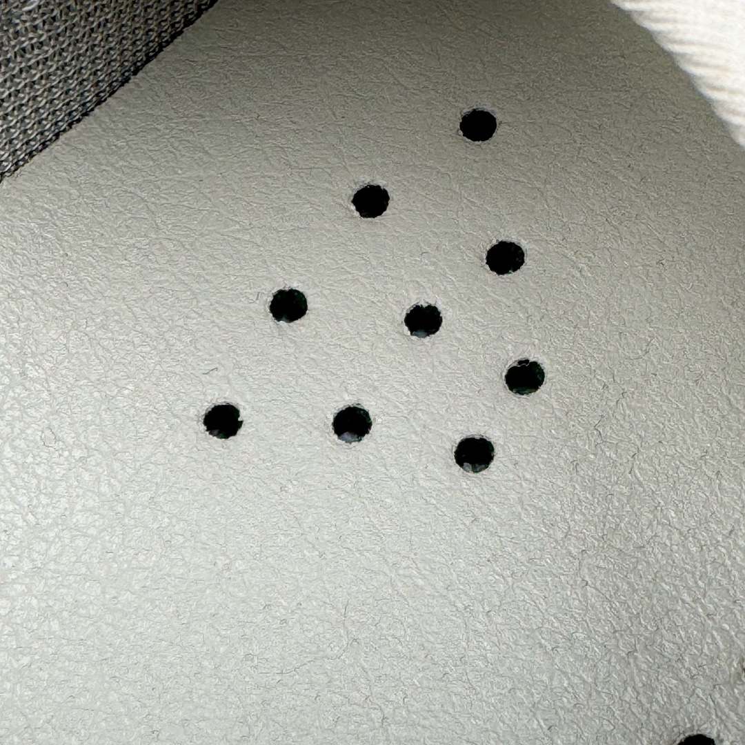  RX MARIE SALOMON  萨洛蒙  低筒 魔术贴 减震防滑 户外休闲鞋 涉水 一脚蹬   女款 灰色 L47433900