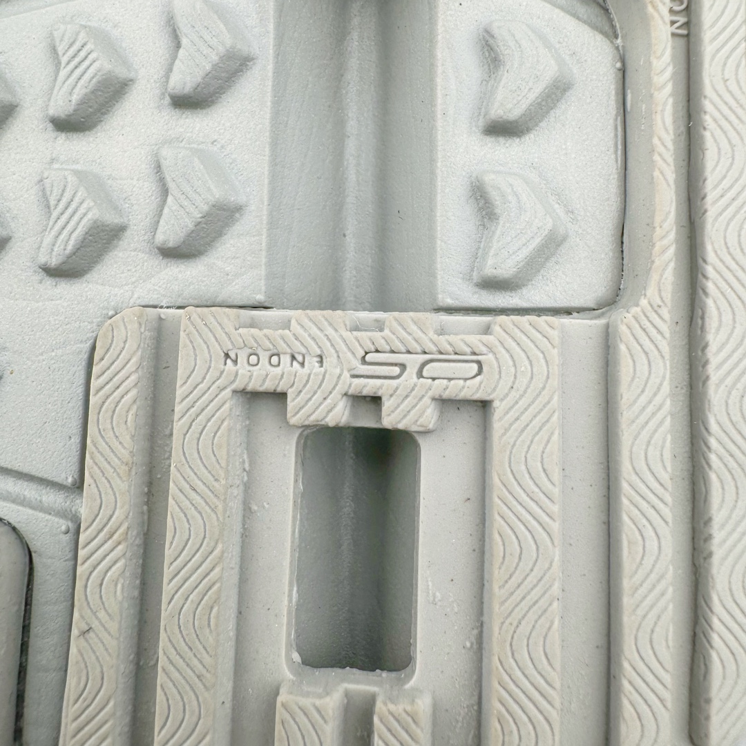  RX MARIE SALOMON  萨洛蒙  低筒 魔术贴 减震防滑 户外休闲鞋 涉水 一脚蹬   女款 灰色 L47433900