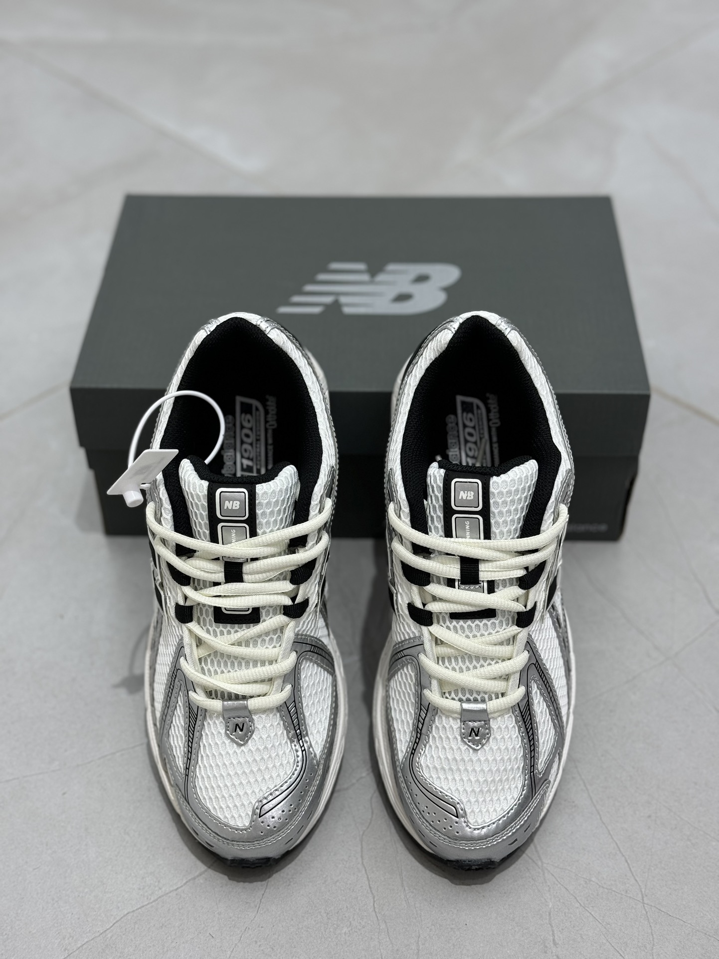  新版  New Balance NB 1906R 低筒 复古跑鞋 耐磨透气 休闲鞋 运动鞋 男鞋 女鞋 C银黑色 1906RER