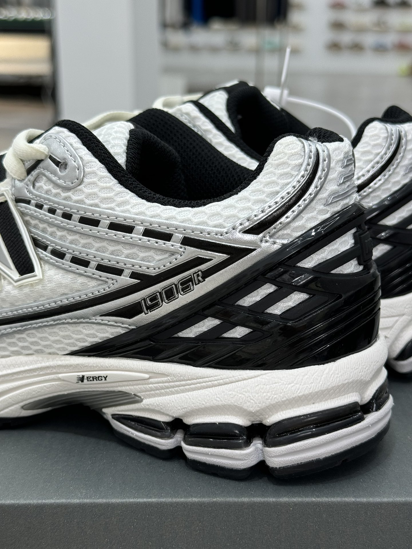  新版  New Balance NB 1906R 低筒 复古跑鞋 耐磨透气 休闲鞋 运动鞋 男鞋 女鞋 C银黑色 1906RER