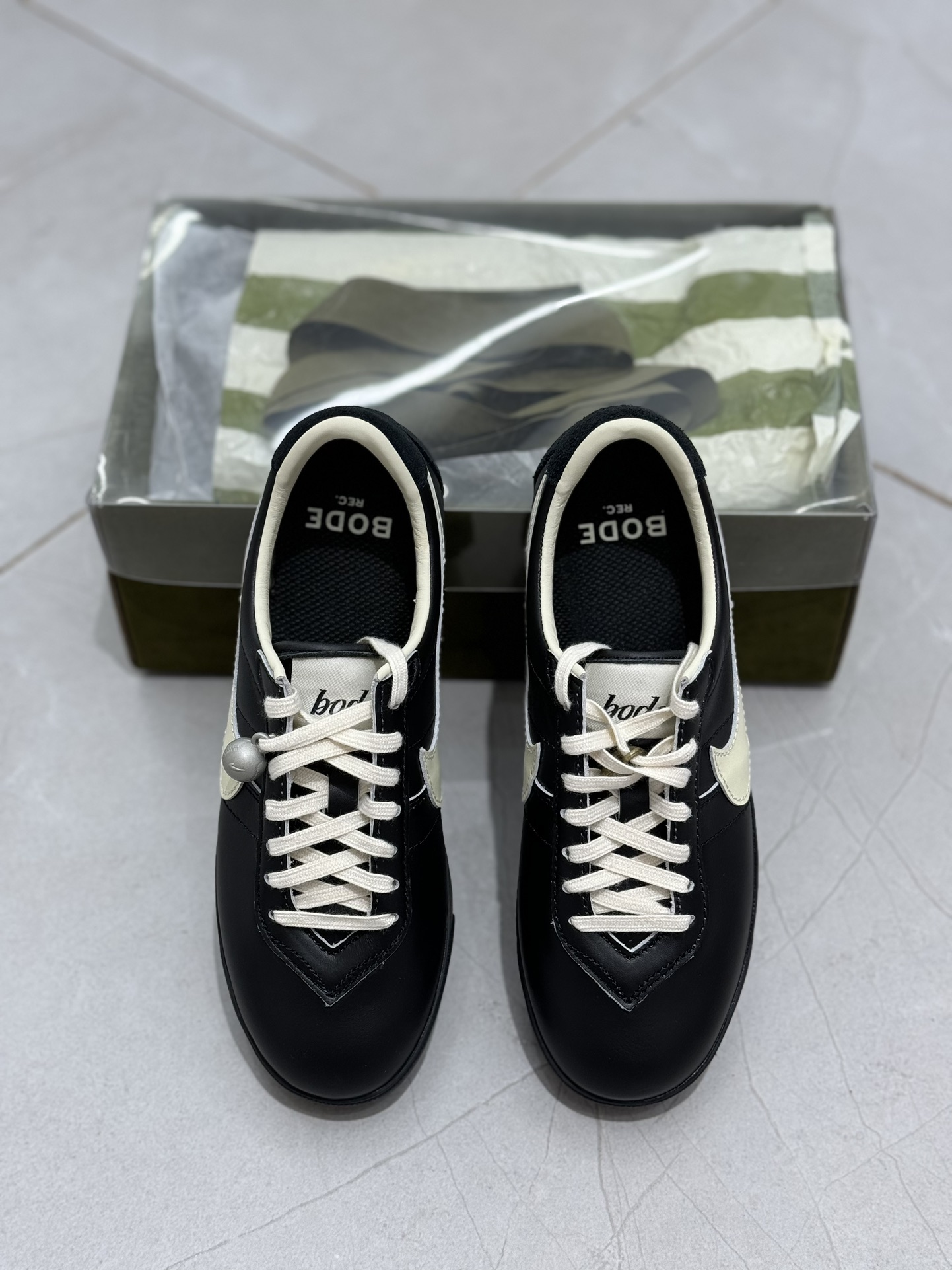 BODE x Nike  Astro Grabber 低筒 头层皮 减震防滑  跑步鞋 男鞋 女鞋 Smile版橄榄球 波鞋 黑色FJ9821-001 