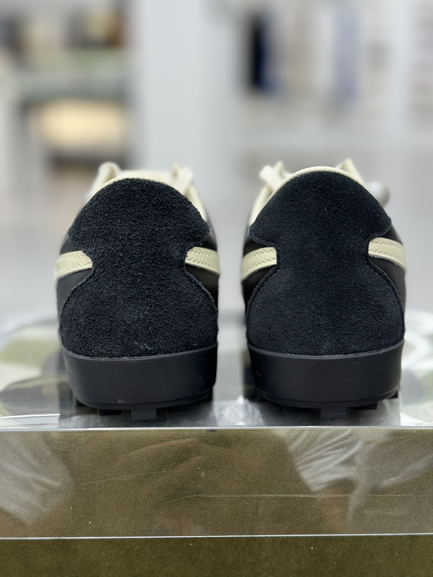 BODE x Nike  Astro Grabber 低筒 头层皮 减震防滑  跑步鞋 男鞋 女鞋 Smile版橄榄球 波鞋 黑色FJ9821-001 