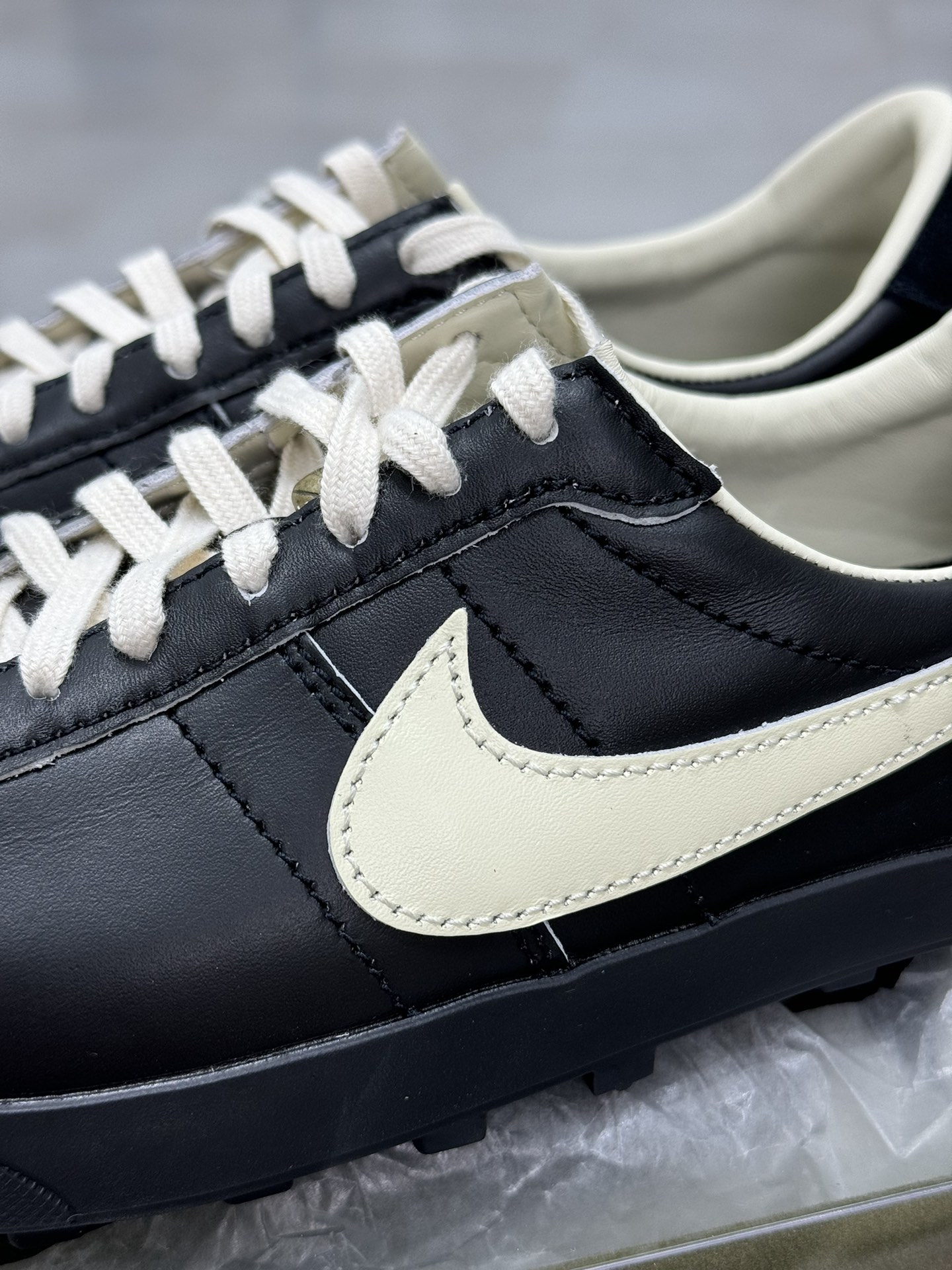 BODE x Nike  Astro Grabber 低筒 头层皮 减震防滑  跑步鞋 男鞋 女鞋 Smile版橄榄球 波鞋 黑色FJ9821-001 