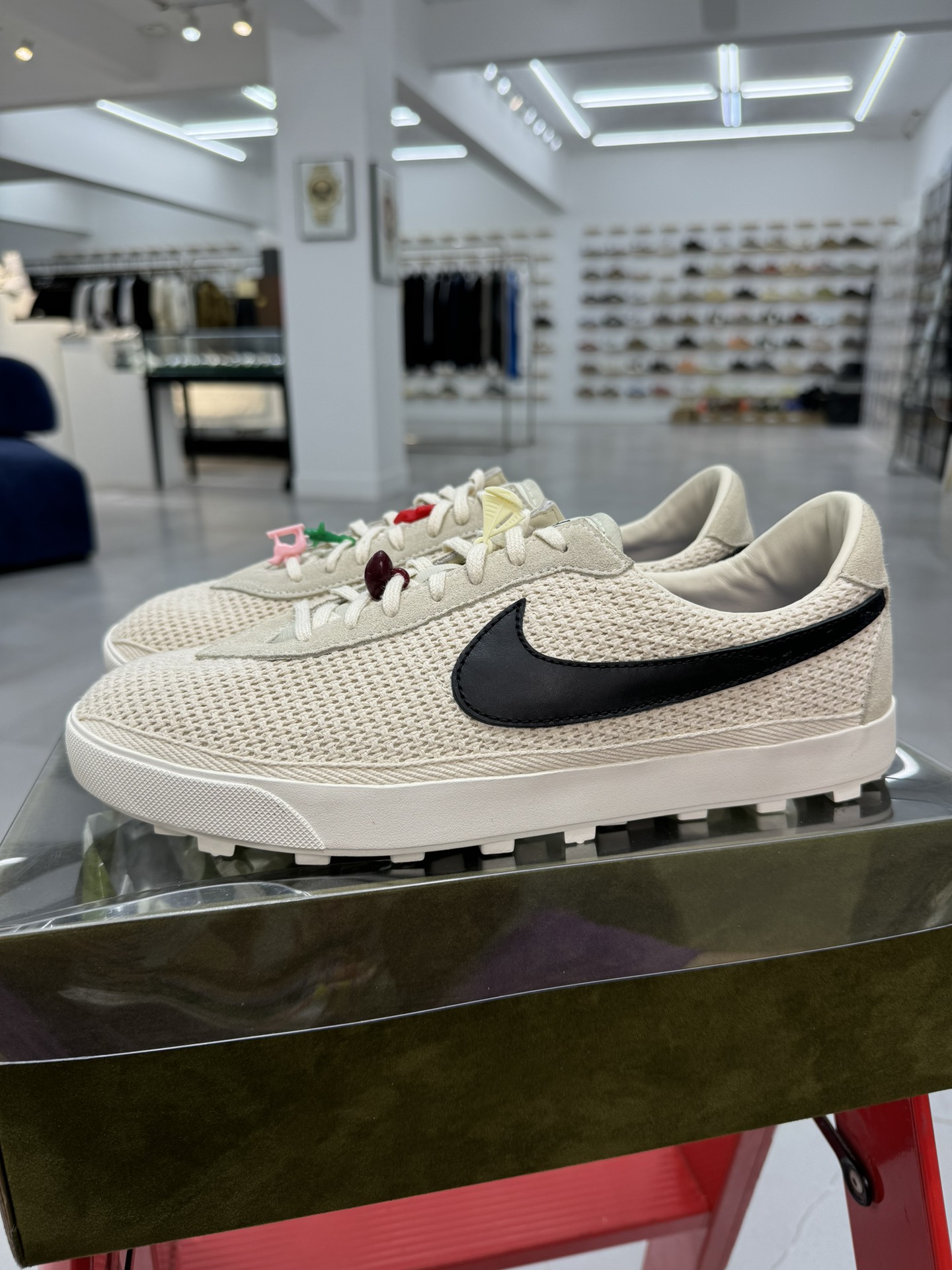  BODE x Nike  Astro Grabber 低筒 头层皮 减震防滑  跑步鞋 男鞋 女鞋 Smile版橄榄球 波鞋 米白 FQ6892-100