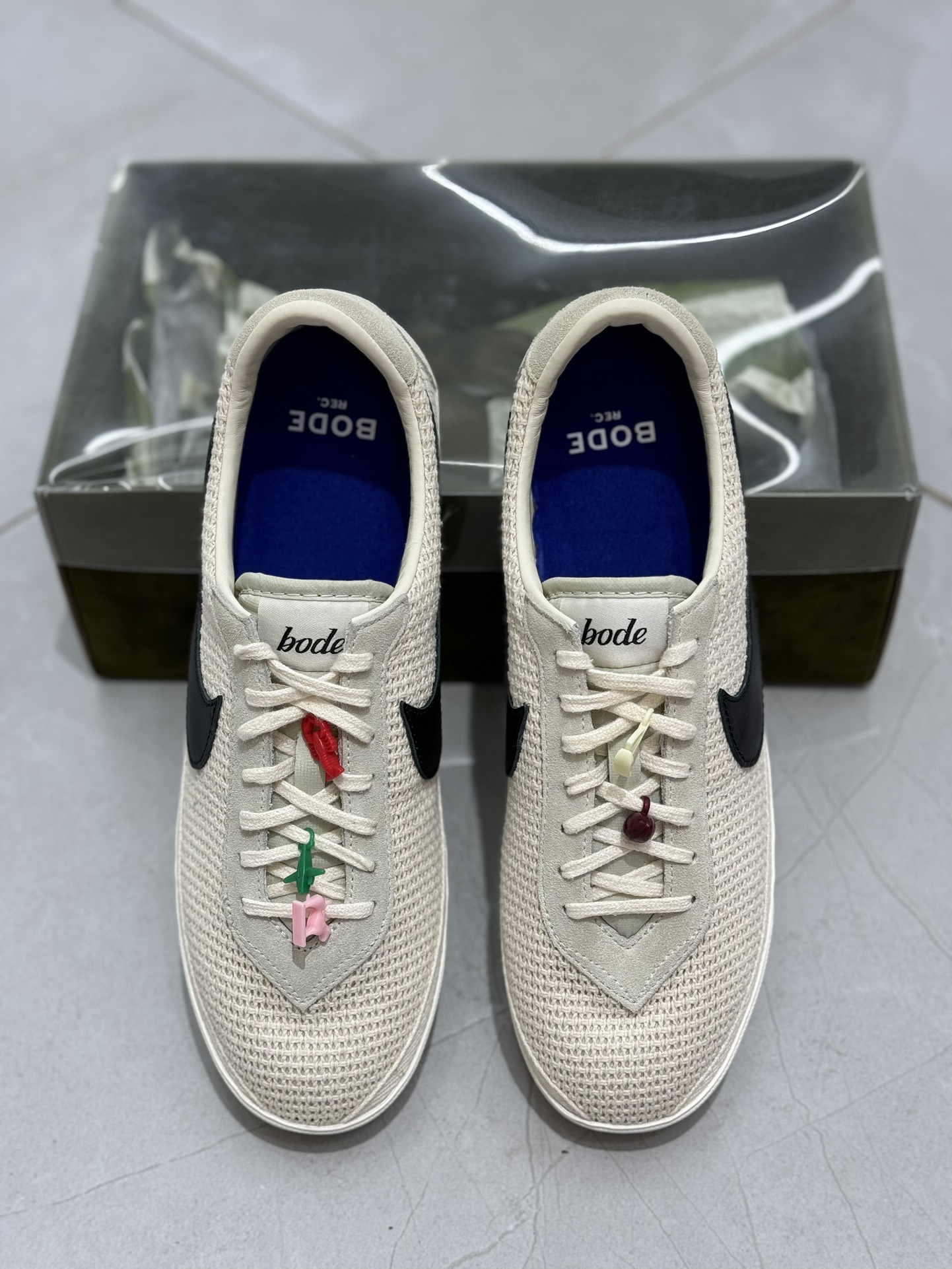  BODE x Nike  Astro Grabber 低筒 头层皮 减震防滑  跑步鞋 男鞋 女鞋 Smile版橄榄球 波鞋 米白 FQ6892-100