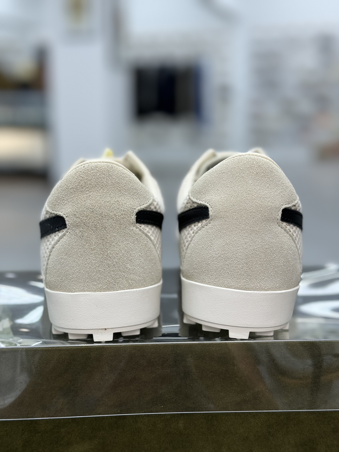  BODE x Nike  Astro Grabber 低筒 头层皮 减震防滑  跑步鞋 男鞋 女鞋 Smile版橄榄球 波鞋 米白 FQ6892-100