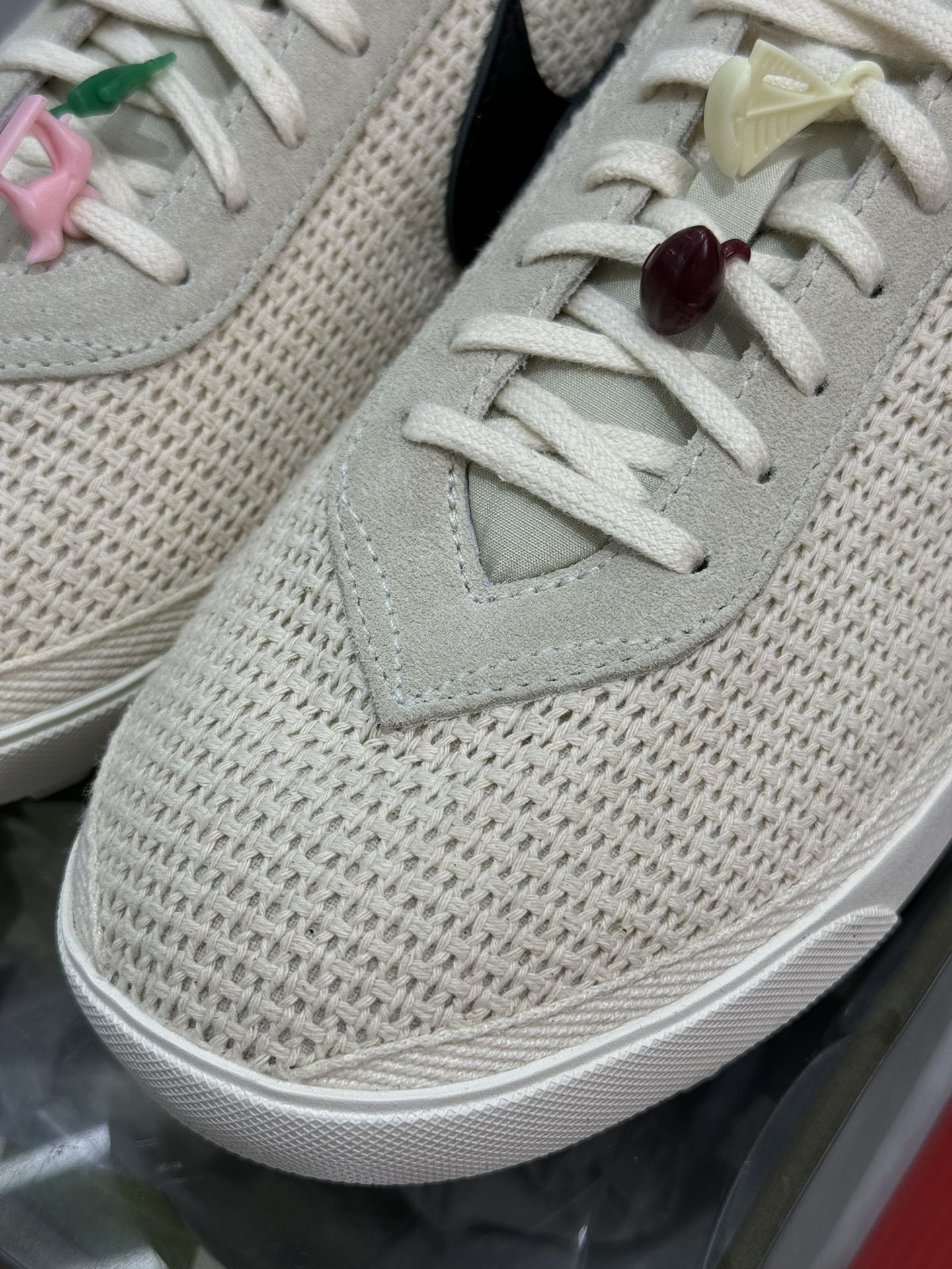  BODE x Nike  Astro Grabber 低筒 头层皮 减震防滑  跑步鞋 男鞋 女鞋 Smile版橄榄球 波鞋 米白 FQ6892-100