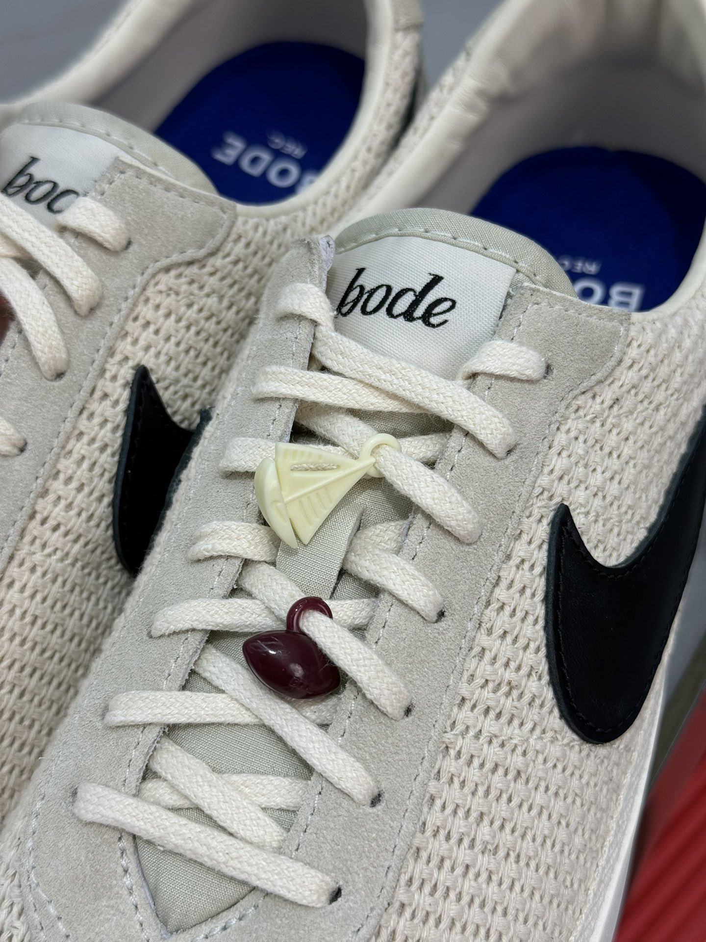  BODE x Nike  Astro Grabber 低筒 头层皮 减震防滑  跑步鞋 男鞋 女鞋 Smile版橄榄球 波鞋 米白 FQ6892-100