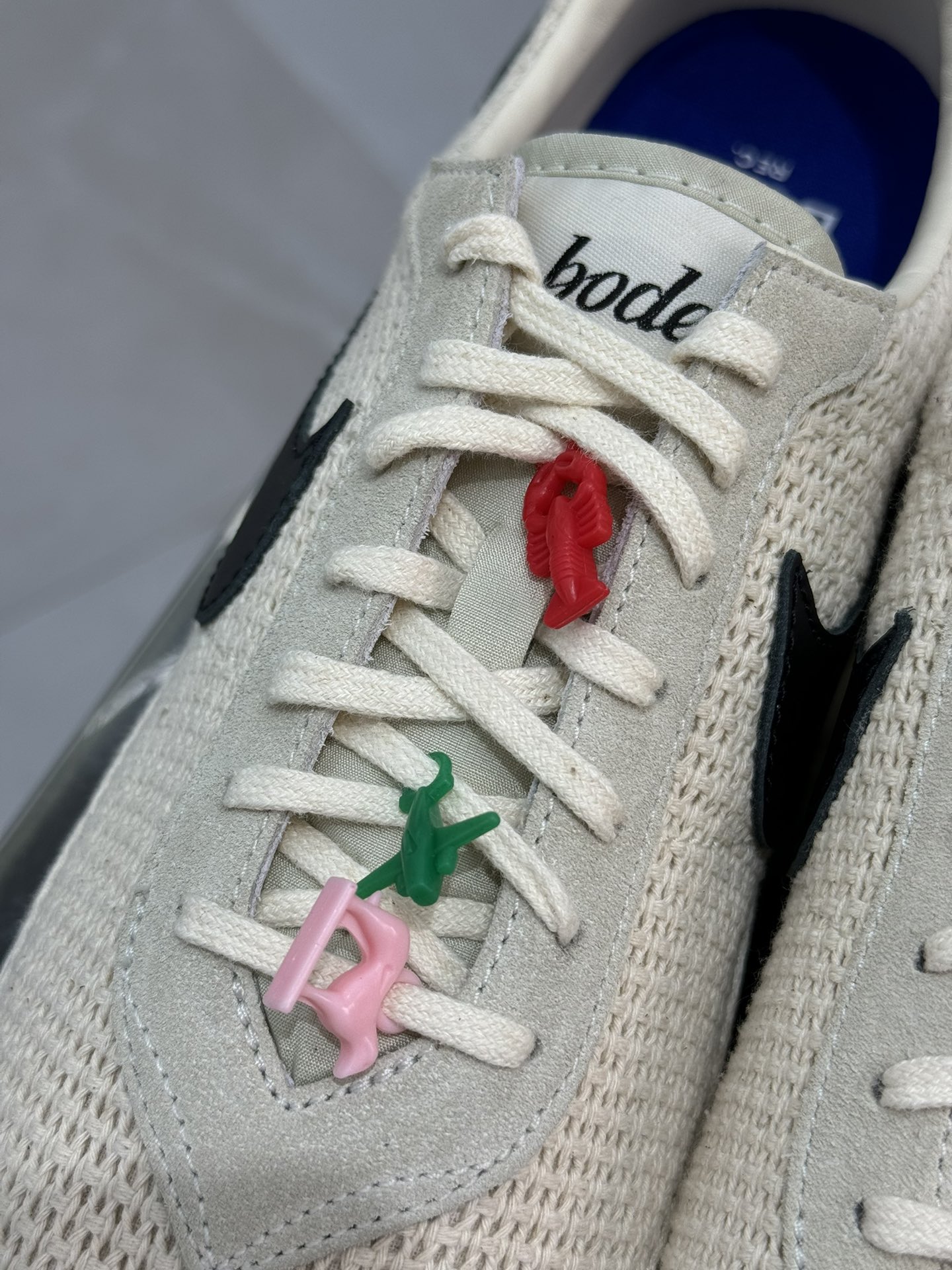  BODE x Nike  Astro Grabber 低筒 头层皮 减震防滑  跑步鞋 男鞋 女鞋 Smile版橄榄球 波鞋 米白 FQ6892-100