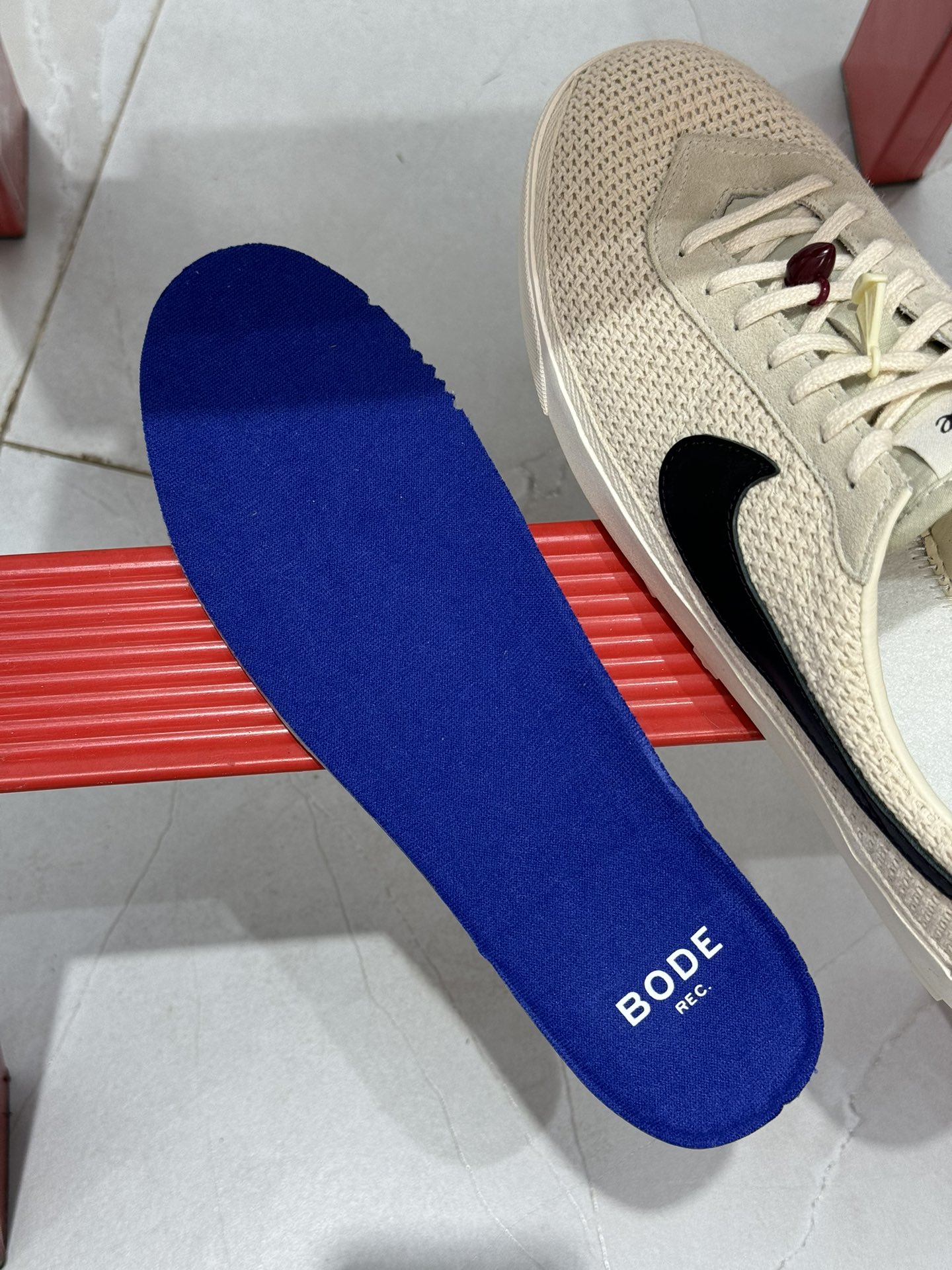  BODE x Nike  Astro Grabber 低筒 头层皮 减震防滑  跑步鞋 男鞋 女鞋 Smile版橄榄球 波鞋 米白 FQ6892-100