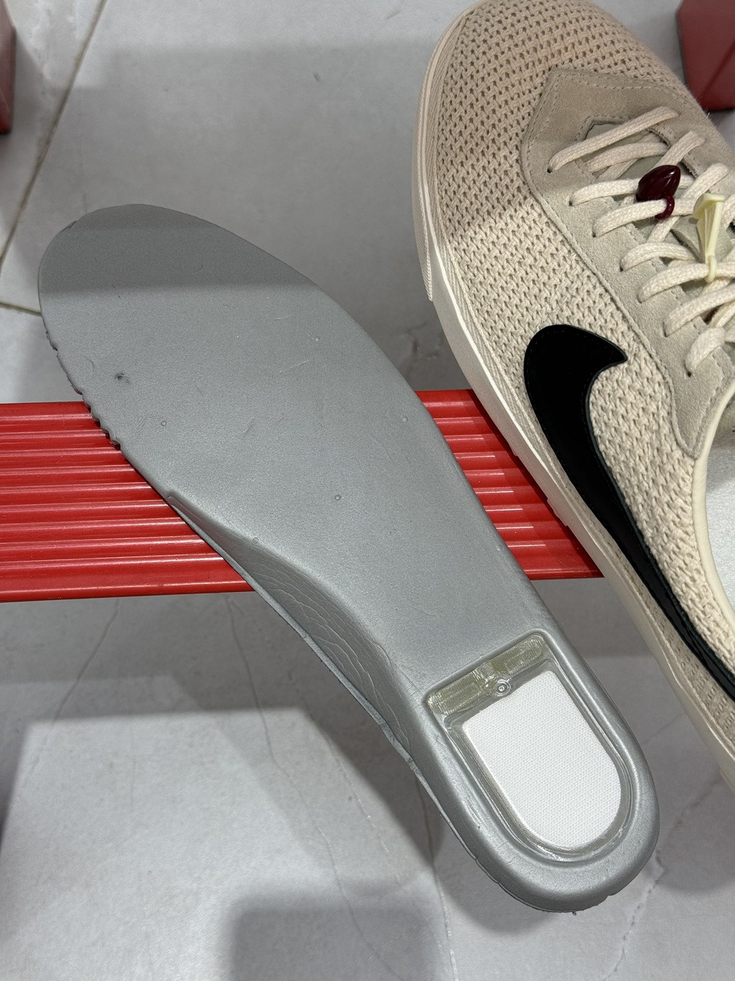  BODE x Nike  Astro Grabber 低筒 头层皮 减震防滑  跑步鞋 男鞋 女鞋 Smile版橄榄球 波鞋 米白 FQ6892-100