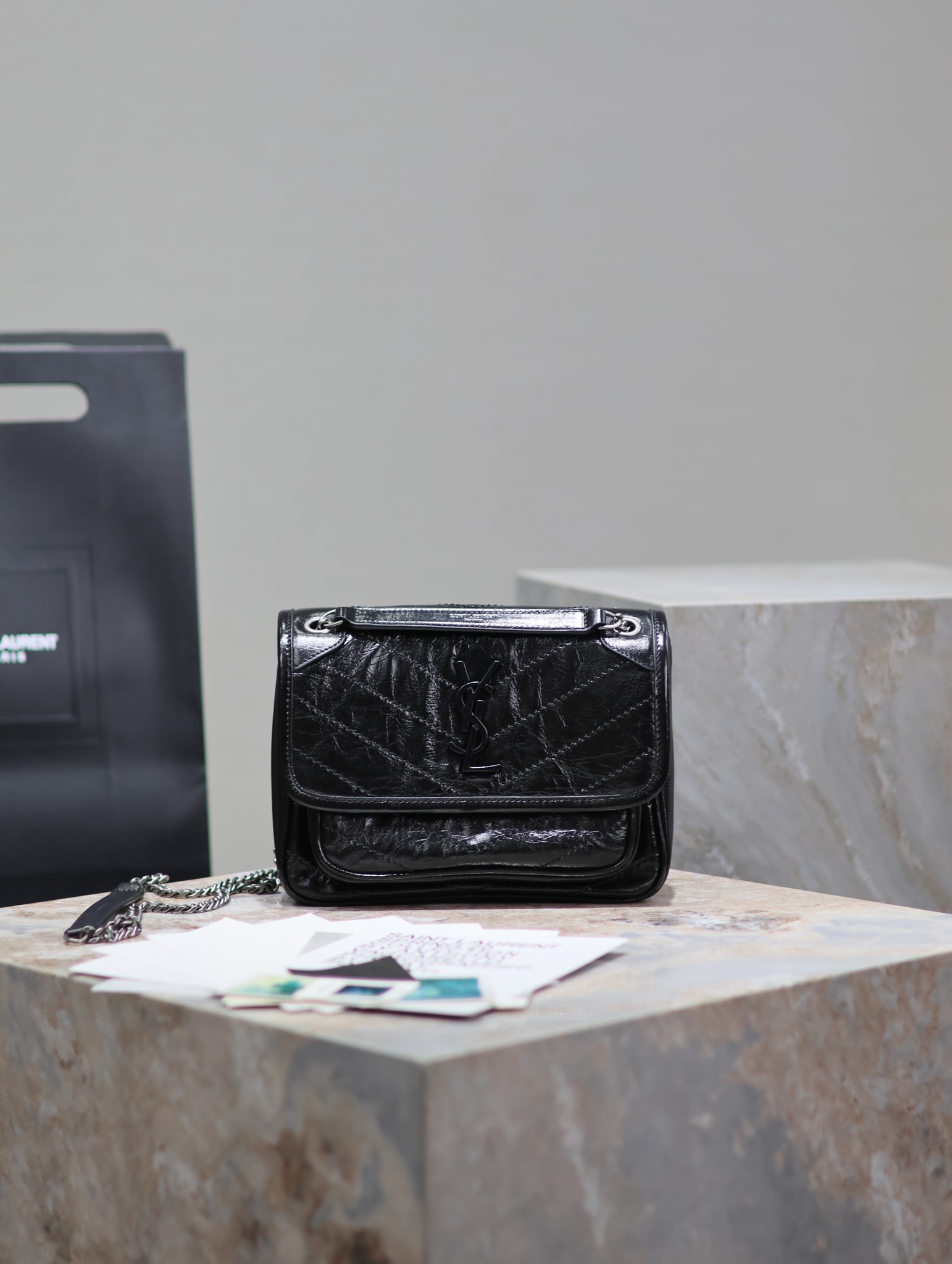 （银链 黑标）SAINT LAURENT 圣罗兰 YSL Niki LOGO 复古褶皱 牛皮 流浪包斜挎包 单肩包 中号 小号 女款 黑色 6331580EN041000  6331600EN041000