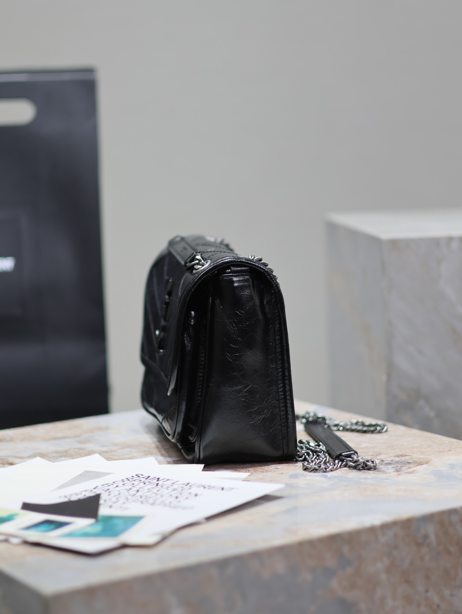 （银链 黑标）SAINT LAURENT 圣罗兰 YSL Niki LOGO 复古褶皱 牛皮 流浪包斜挎包 单肩包 中号 小号 女款 黑色 6331580EN041000  6331600EN041000