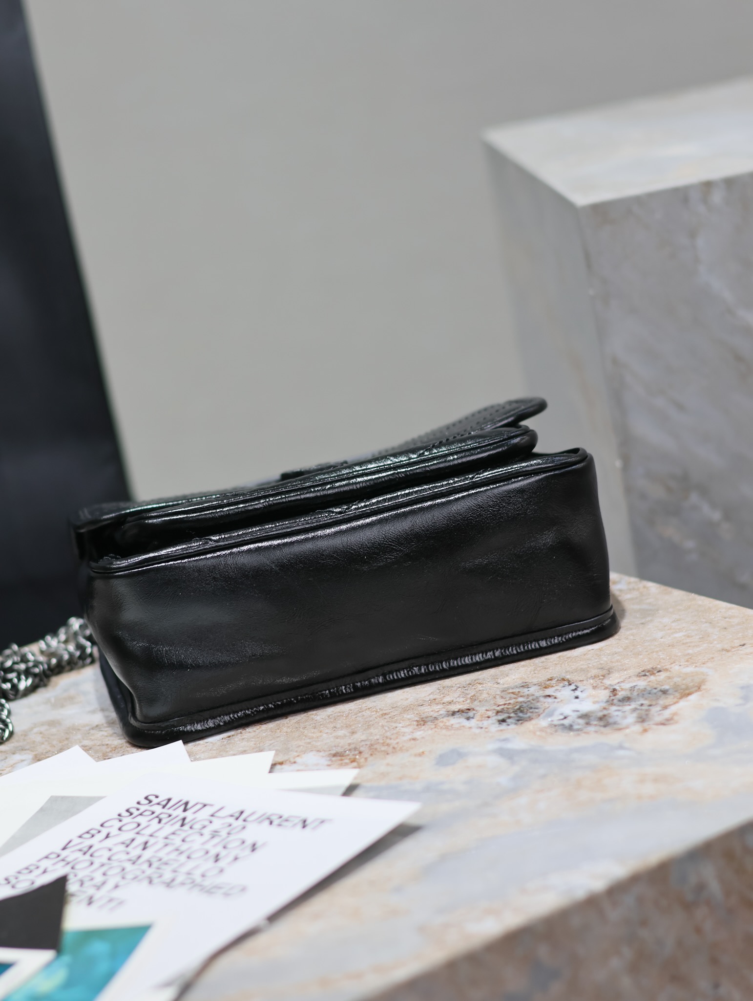 （银链 黑标）SAINT LAURENT 圣罗兰 YSL Niki LOGO 复古褶皱 牛皮 流浪包斜挎包 单肩包 中号 小号 女款 黑色 6331580EN041000  6331600EN041000