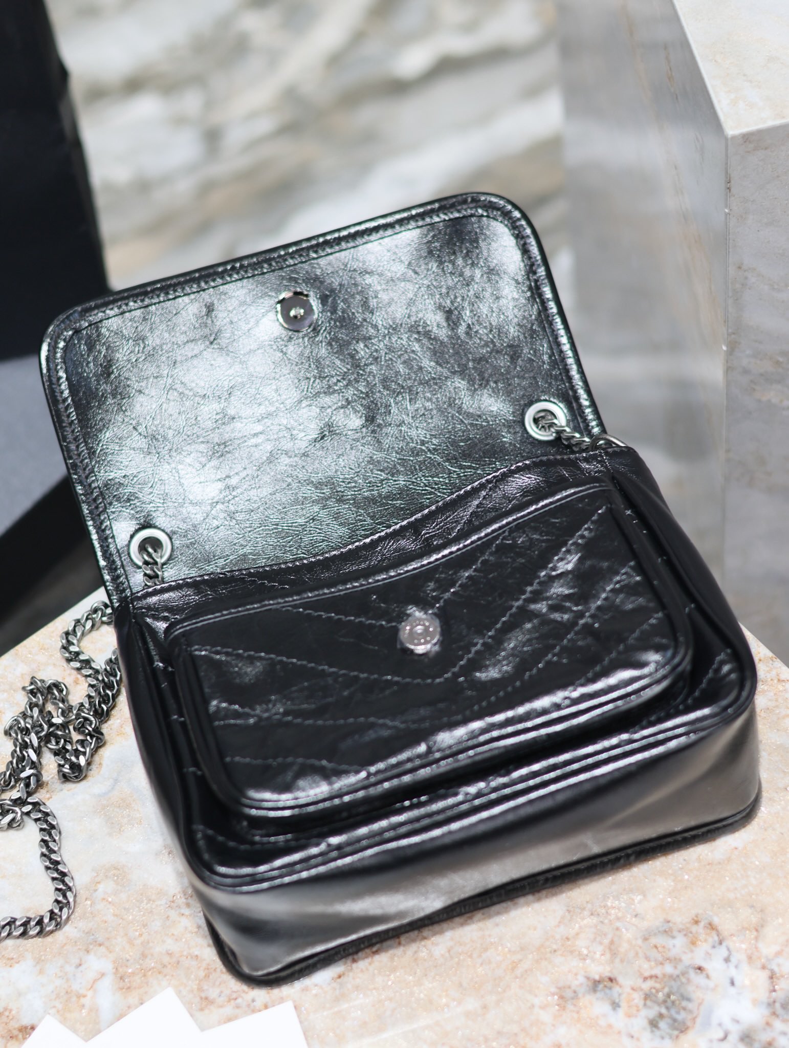 （银链 黑标）SAINT LAURENT 圣罗兰 YSL Niki LOGO 复古褶皱 牛皮 流浪包斜挎包 单肩包 中号 小号 女款 黑色 6331580EN041000  6331600EN041000