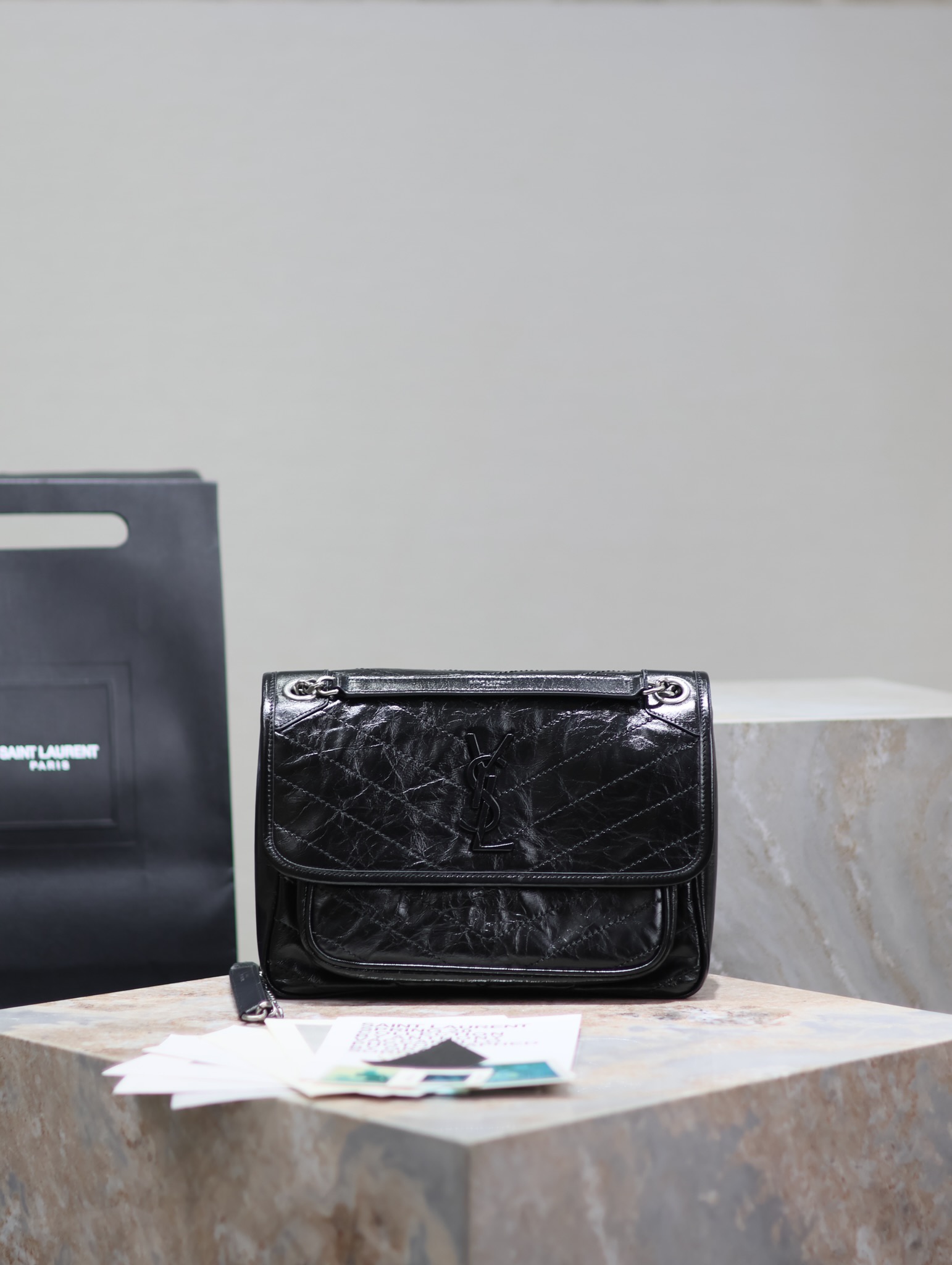 （银链 黑标）SAINT LAURENT 圣罗兰 YSL Niki LOGO 复古褶皱 牛皮 流浪包斜挎包 单肩包 中号 小号 女款 黑色 6331580EN041000  6331600EN041000