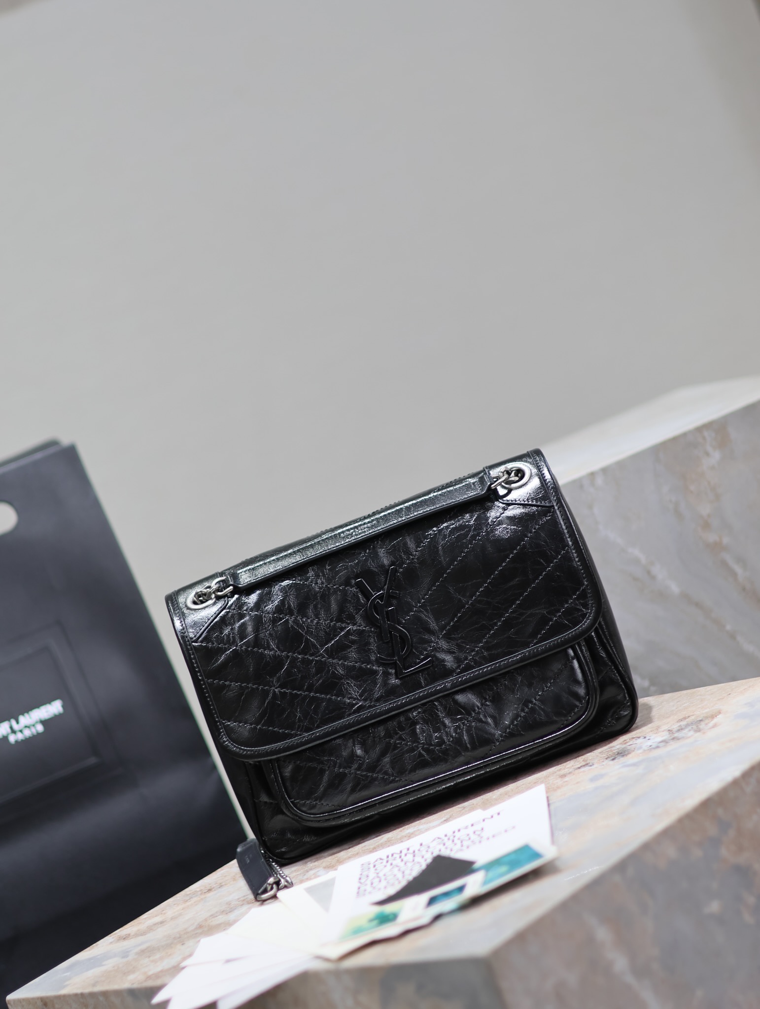 （银链 黑标）SAINT LAURENT 圣罗兰 YSL Niki LOGO 复古褶皱 牛皮 流浪包斜挎包 单肩包 中号 小号 女款 黑色 6331580EN041000  6331600EN041000