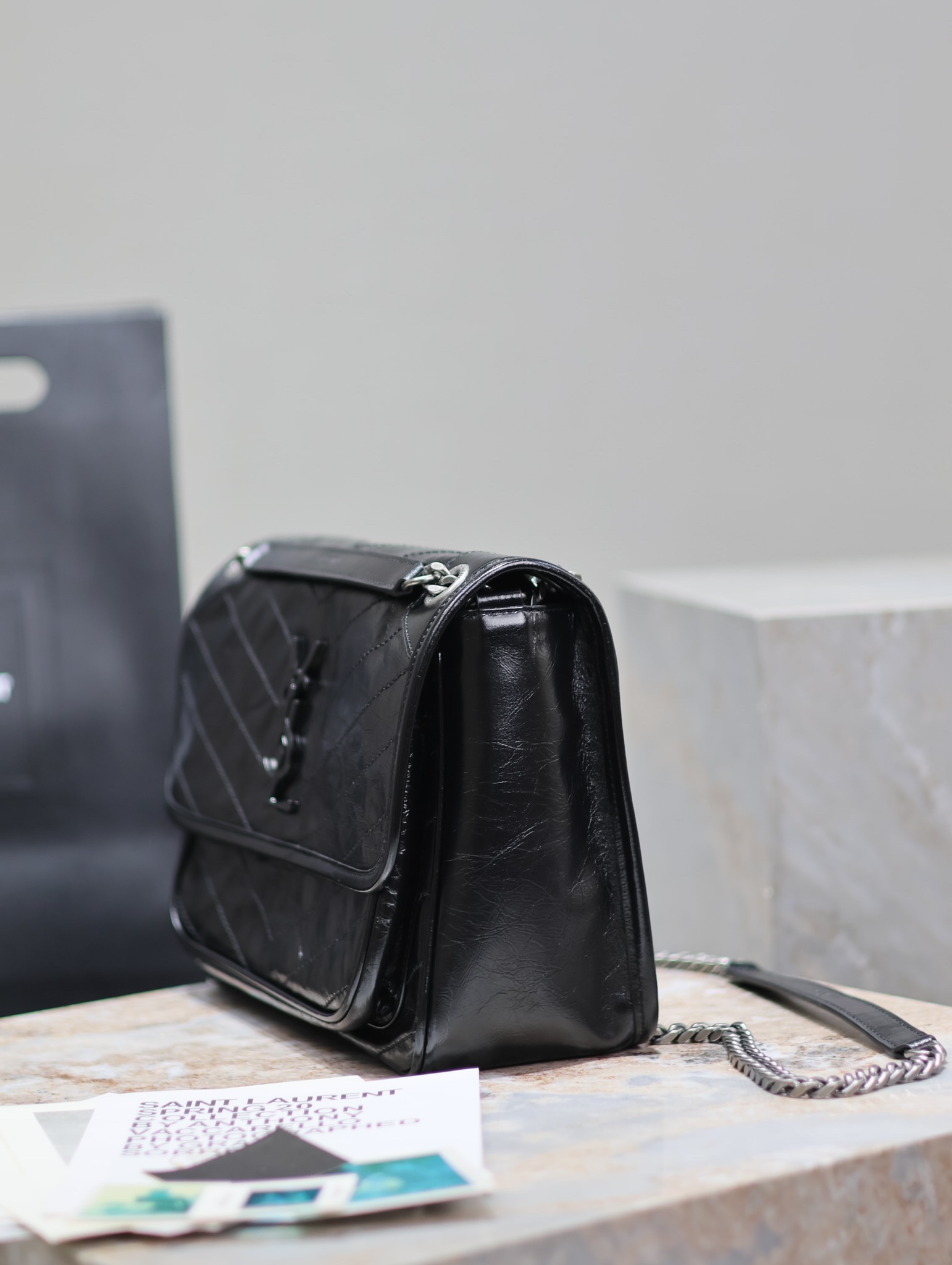 （银链 黑标）SAINT LAURENT 圣罗兰 YSL Niki LOGO 复古褶皱 牛皮 流浪包斜挎包 单肩包 中号 小号 女款 黑色 6331580EN041000  6331600EN041000