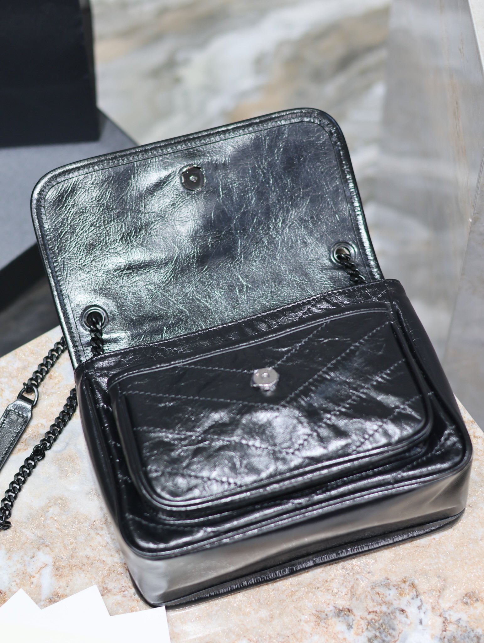  （黑标/黑链） SAINT LAURENT 圣罗兰 YSL Niki Baby 复古褶皱 牛皮 流浪包斜挎包 单肩包 中号/小号 女款 黑色 633184/633185