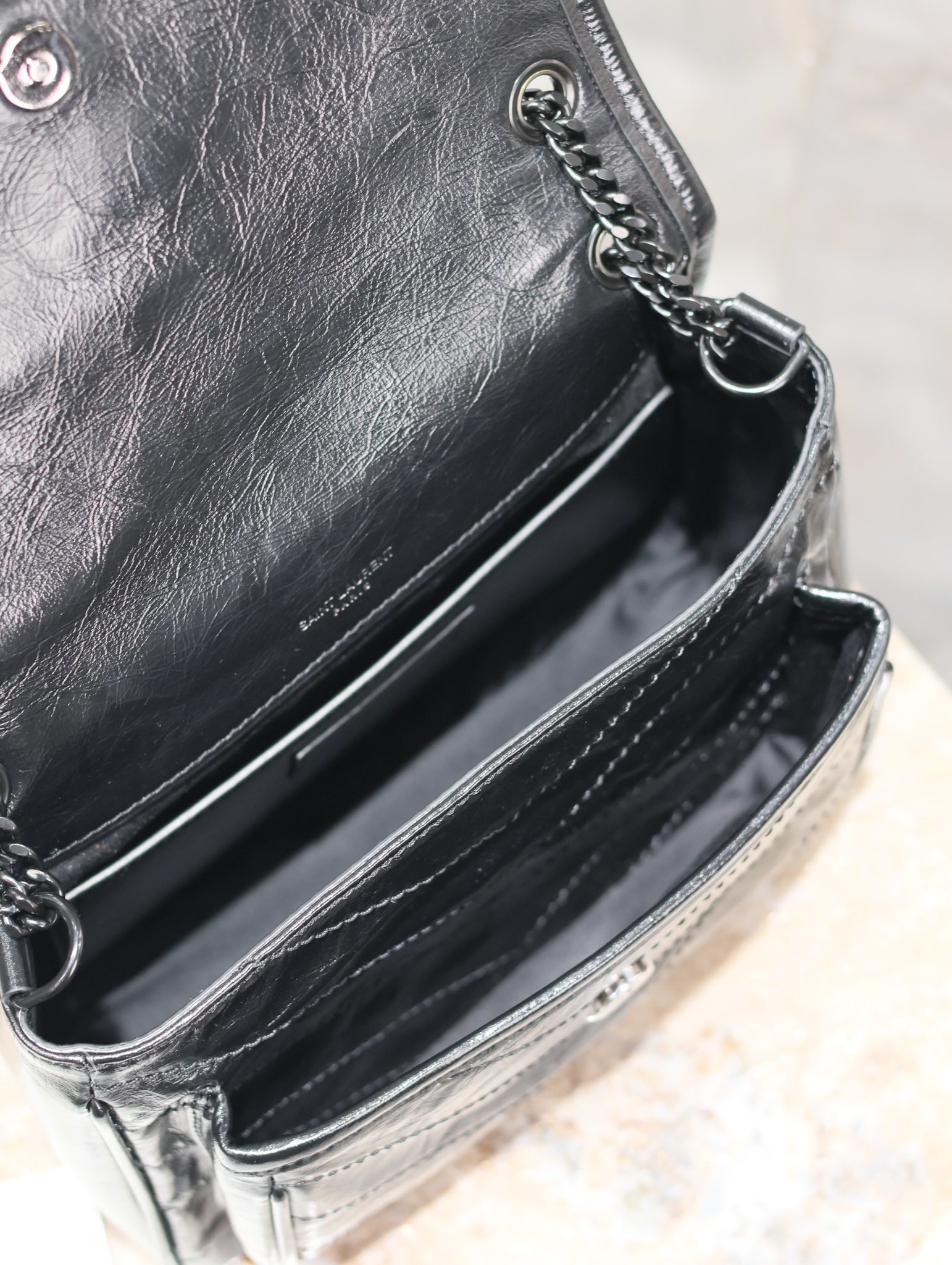  （黑标/黑链） SAINT LAURENT 圣罗兰 YSL Niki Baby 复古褶皱 牛皮 流浪包斜挎包 单肩包 中号/小号 女款 黑色 633184/633185