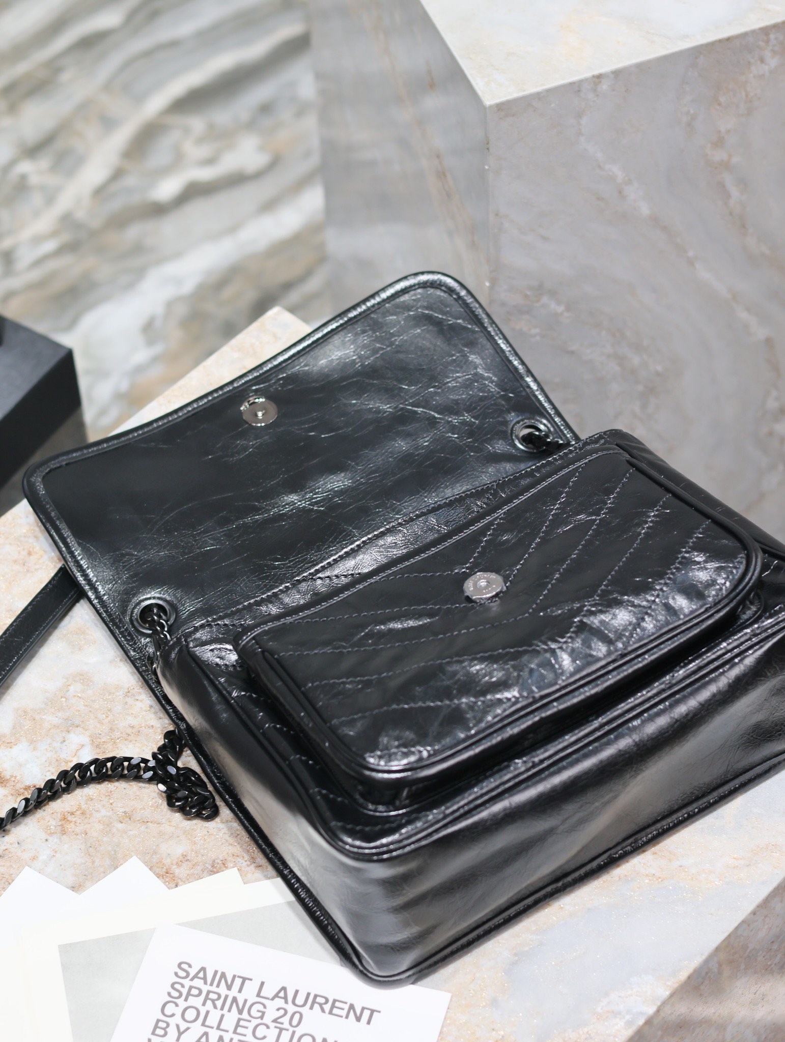  （黑标/黑链） SAINT LAURENT 圣罗兰 YSL Niki Baby 复古褶皱 牛皮 流浪包斜挎包 单肩包 中号/小号 女款 黑色 633184/633185