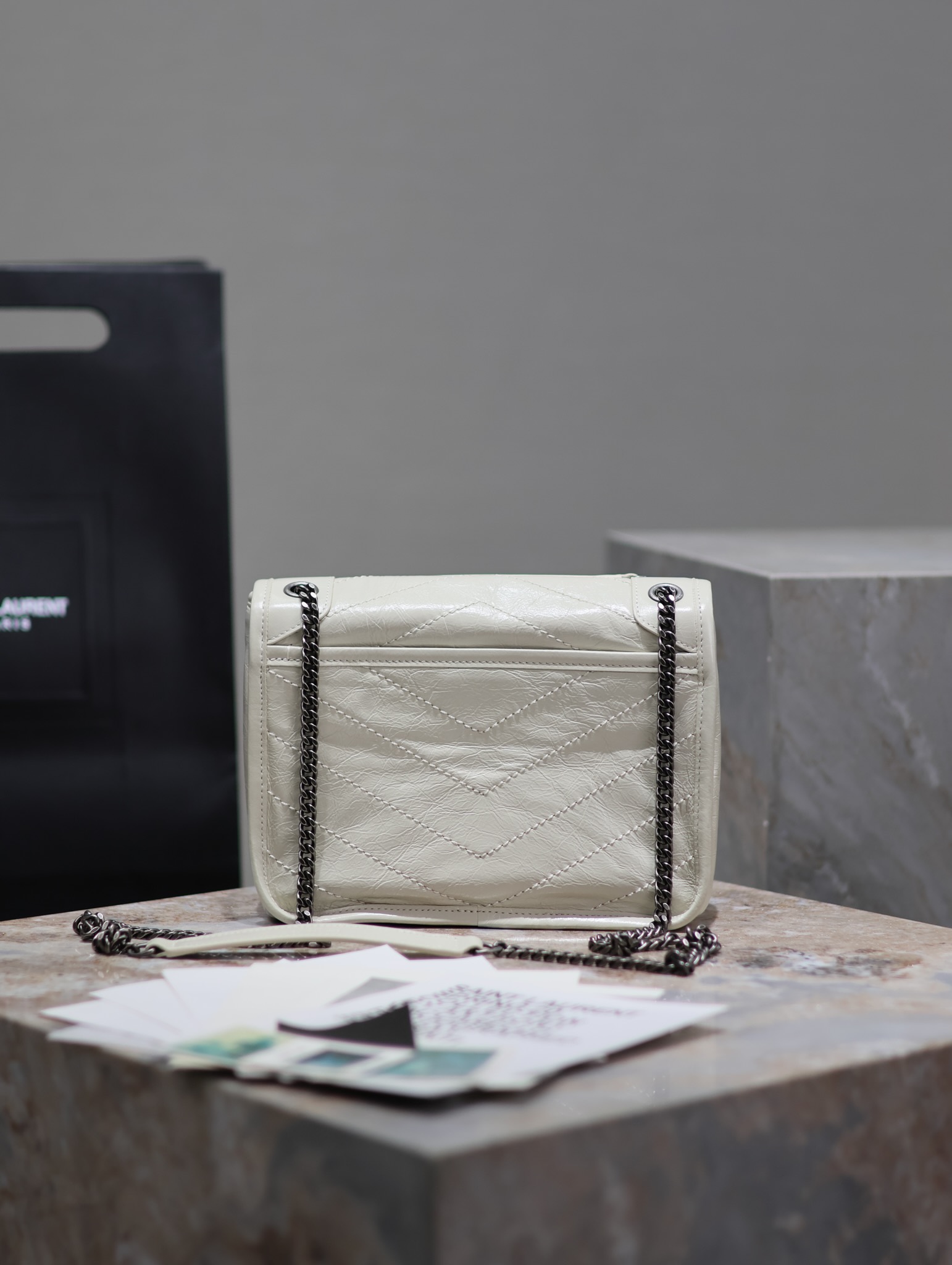  SAINT LAURENT 圣罗兰 YSL Niki Baby 复古褶皱 牛皮 流浪包斜挎包 单肩包 中号/小号 女款 白色 633158/633160