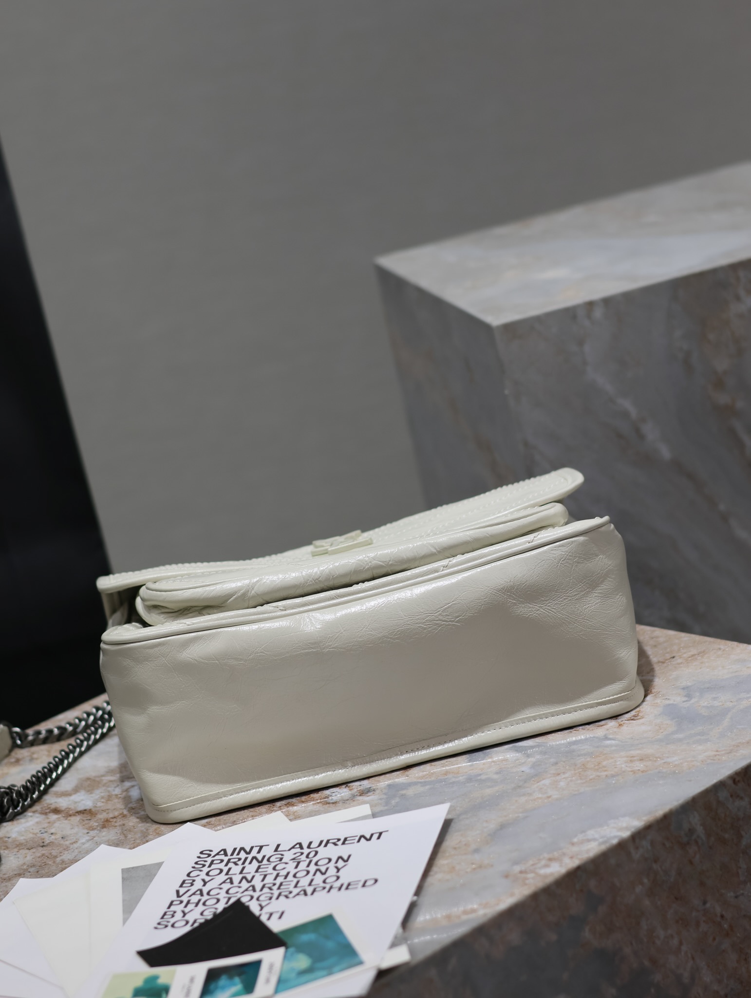  SAINT LAURENT 圣罗兰 YSL Niki Baby 复古褶皱 牛皮 流浪包斜挎包 单肩包 中号/小号 女款 白色 633158/633160