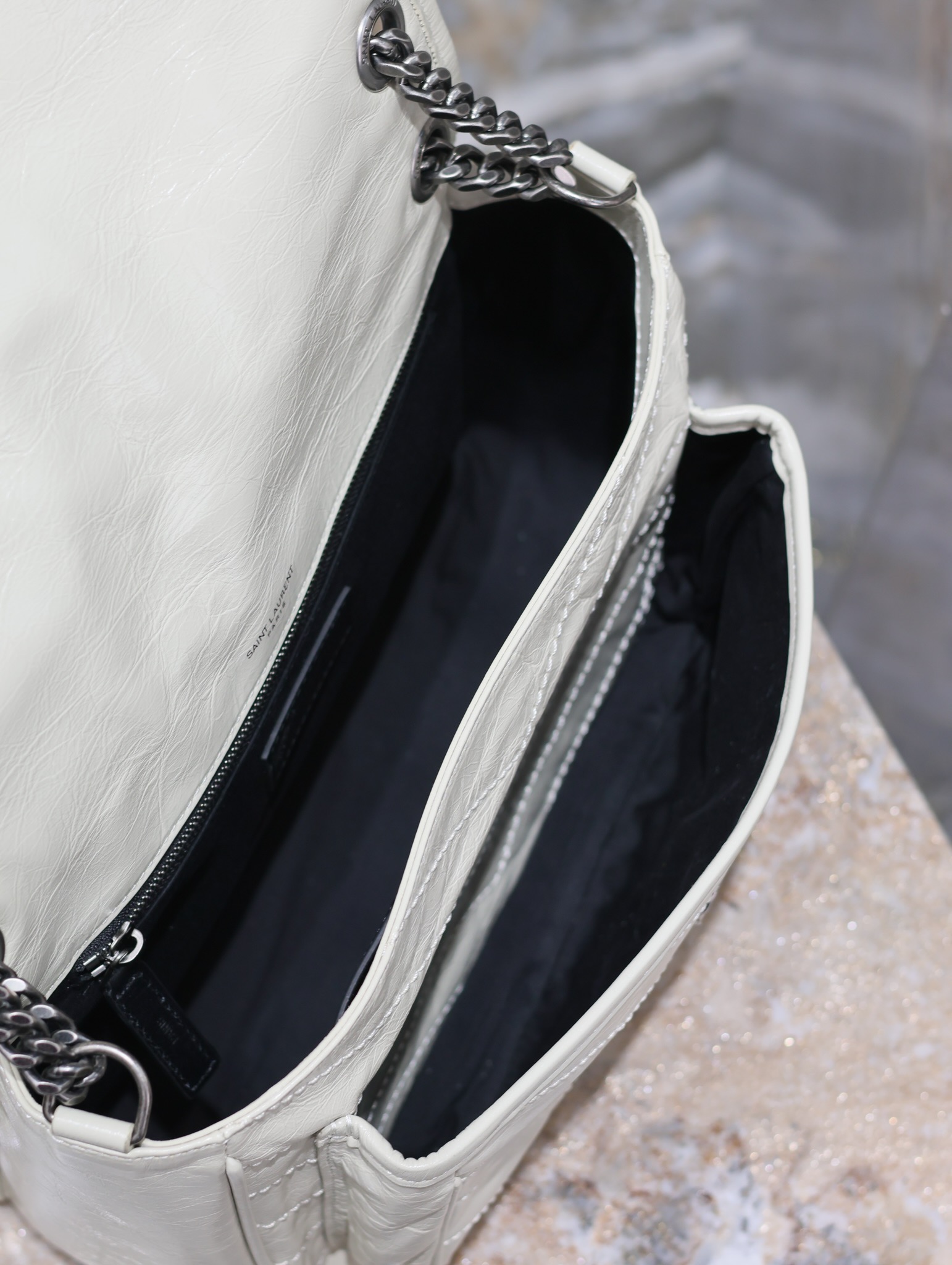  SAINT LAURENT 圣罗兰 YSL Niki Baby 复古褶皱 牛皮 流浪包斜挎包 单肩包 中号/小号 女款 白色 633158/633160