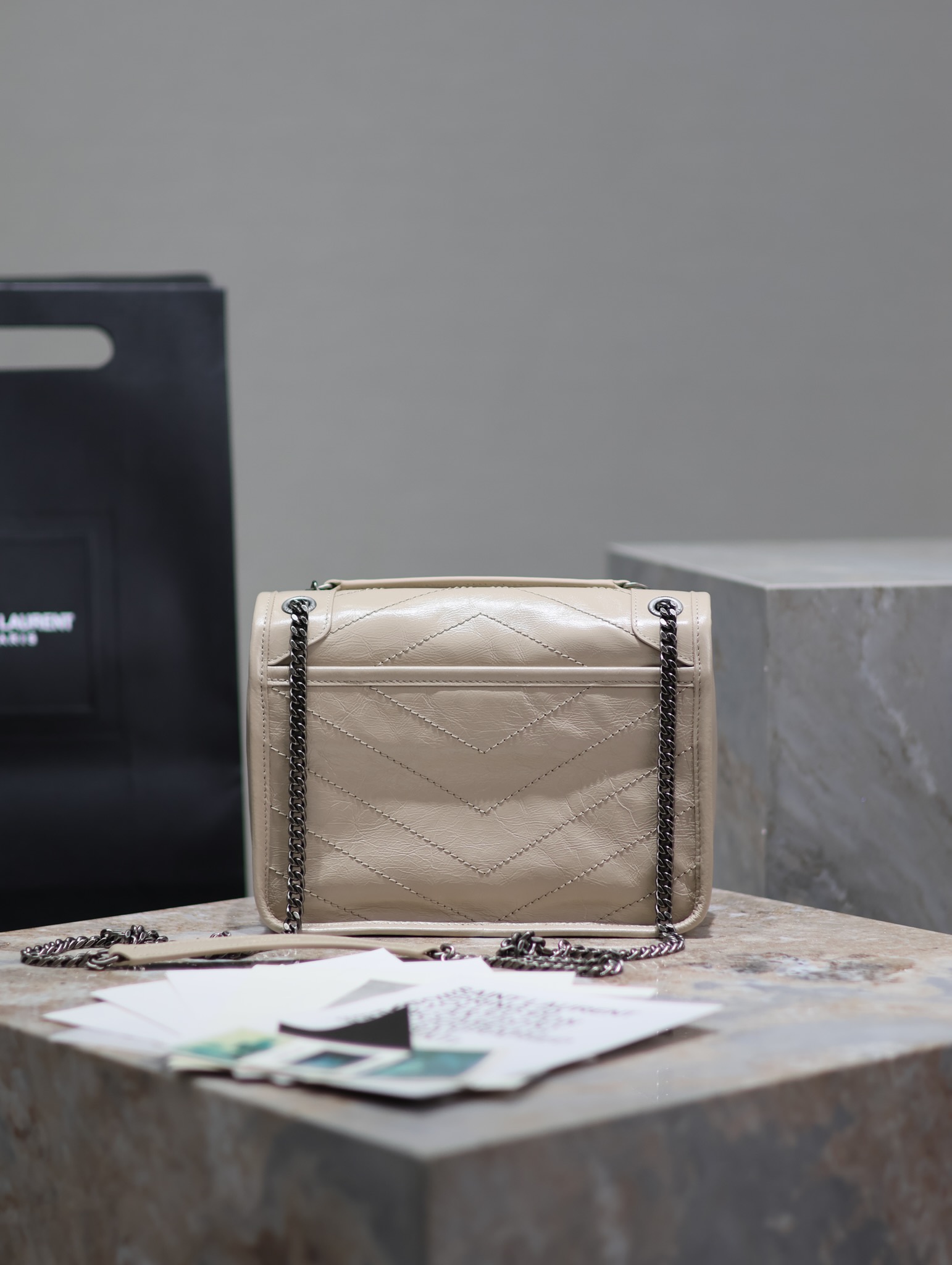  SAINT LAURENT 圣罗兰 YSL Niki Baby 复古褶皱 牛皮 流浪包斜挎包 单肩包 中号/小号 女款 奶茶