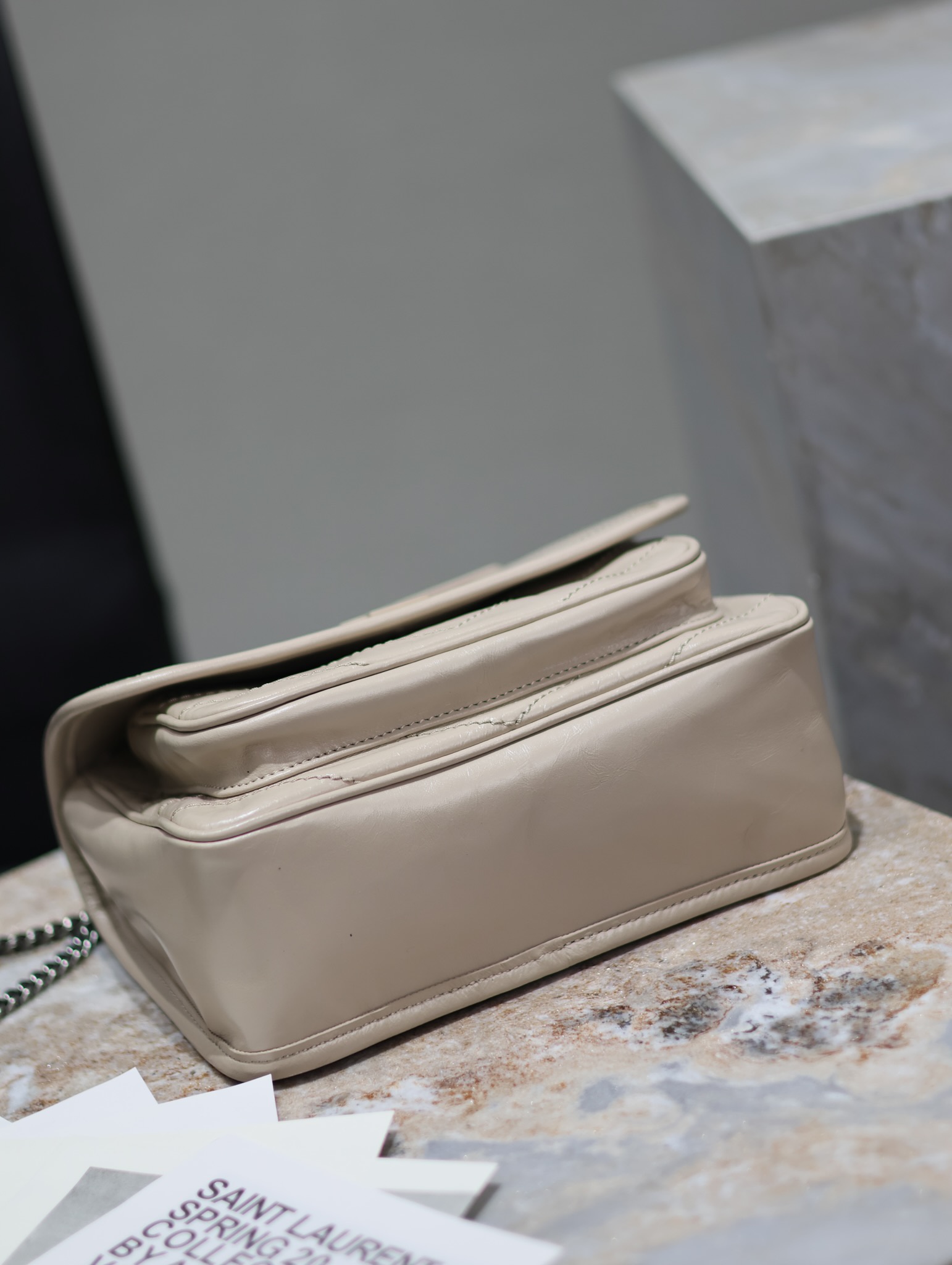  SAINT LAURENT 圣罗兰 YSL Niki Baby 复古褶皱 牛皮 流浪包斜挎包 单肩包 中号/小号 女款 奶茶