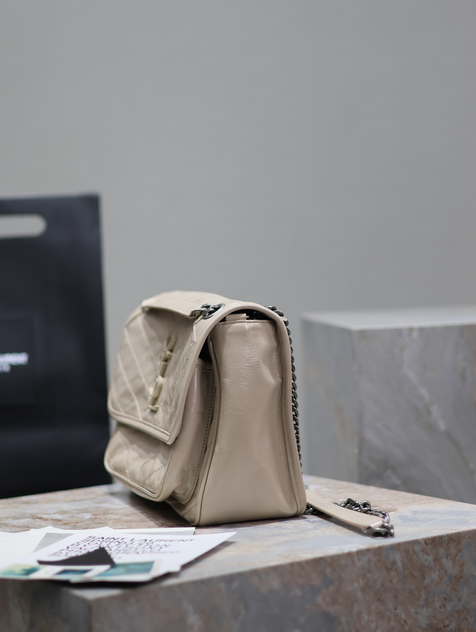  SAINT LAURENT 圣罗兰 YSL Niki Baby 复古褶皱 牛皮 流浪包斜挎包 单肩包 中号/小号 女款 奶茶