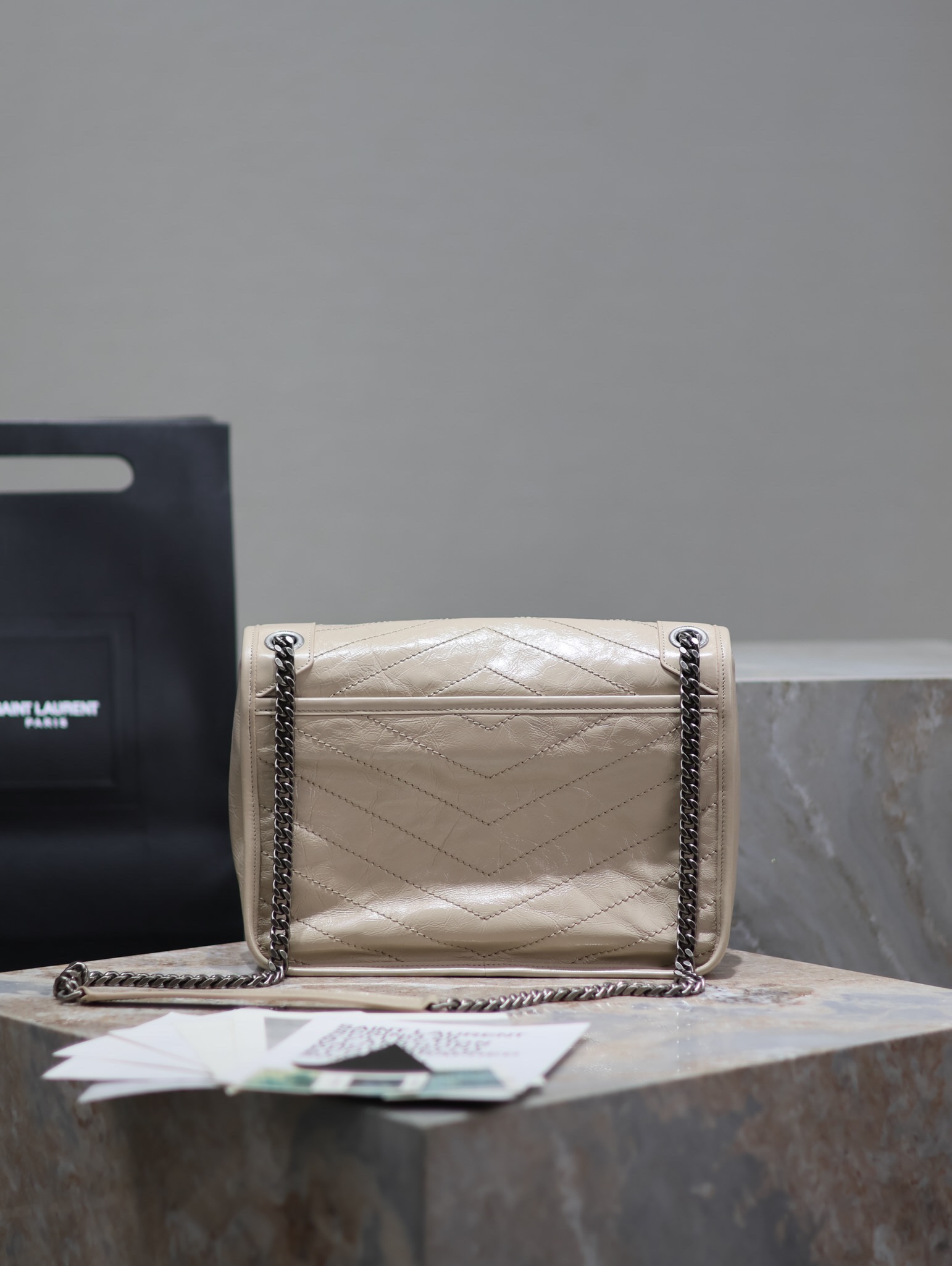  SAINT LAURENT 圣罗兰 YSL Niki Baby 复古褶皱 牛皮 流浪包斜挎包 单肩包 中号/小号 女款 奶茶