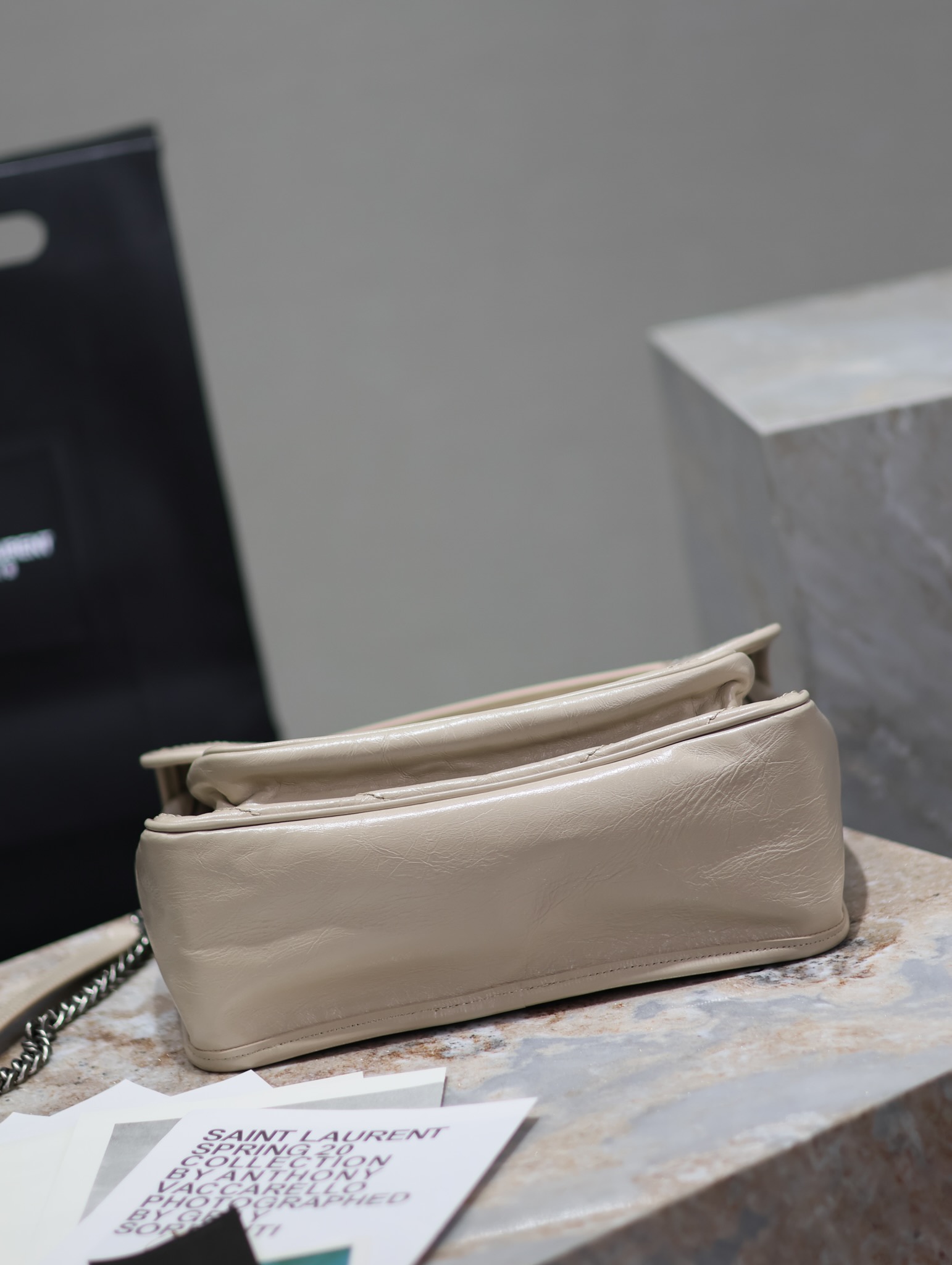  SAINT LAURENT 圣罗兰 YSL Niki Baby 复古褶皱 牛皮 流浪包斜挎包 单肩包 中号/小号 女款 奶茶